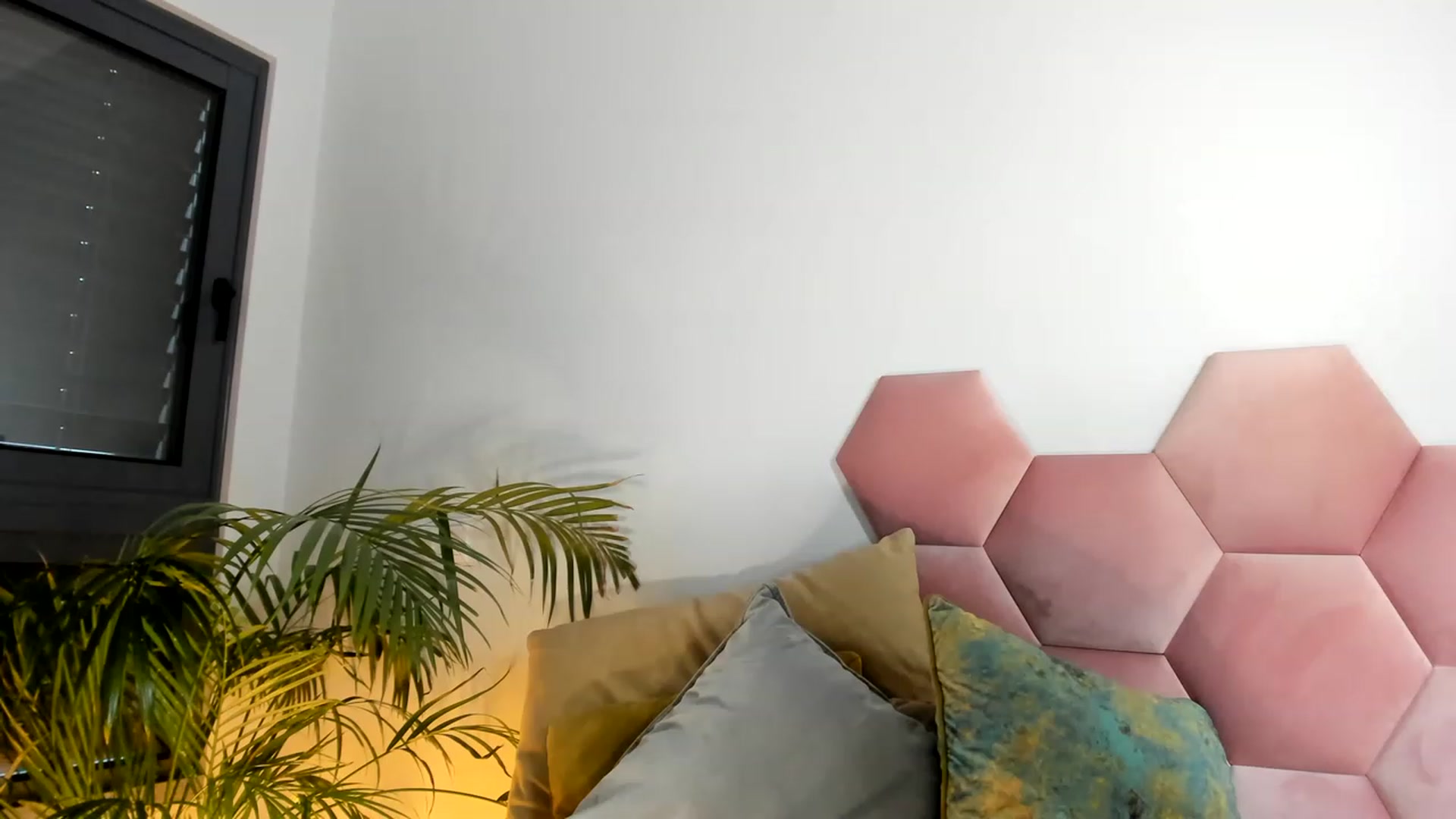Gallery image thumbnail from AoifeOneal's myfreecams stream on, 07/26/2023, 20:15 image 14 of 20