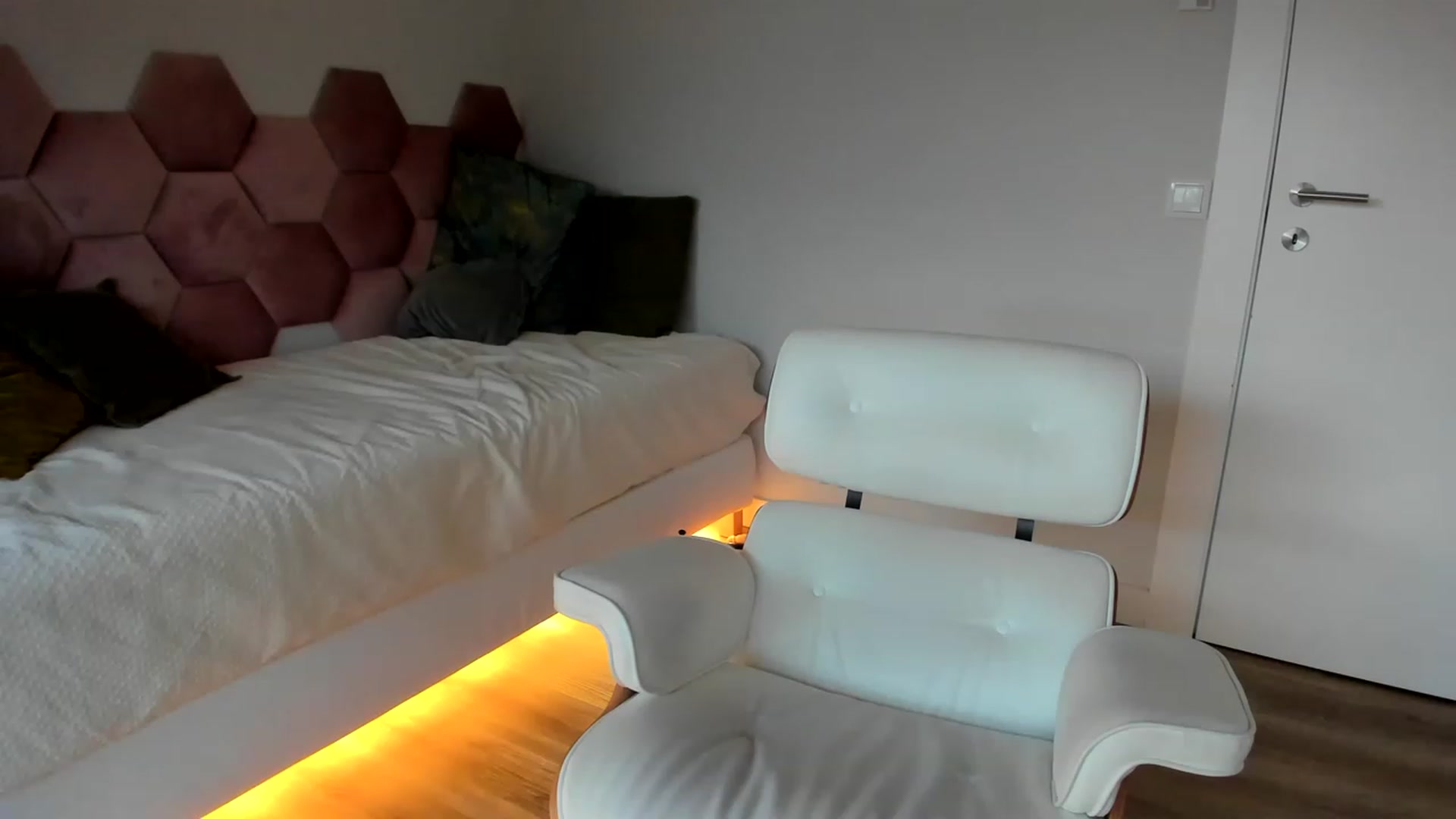 Gallery image thumbnail from AoifeOneal's myfreecams stream on, 07/26/2023, 20:15 image 7 of 20