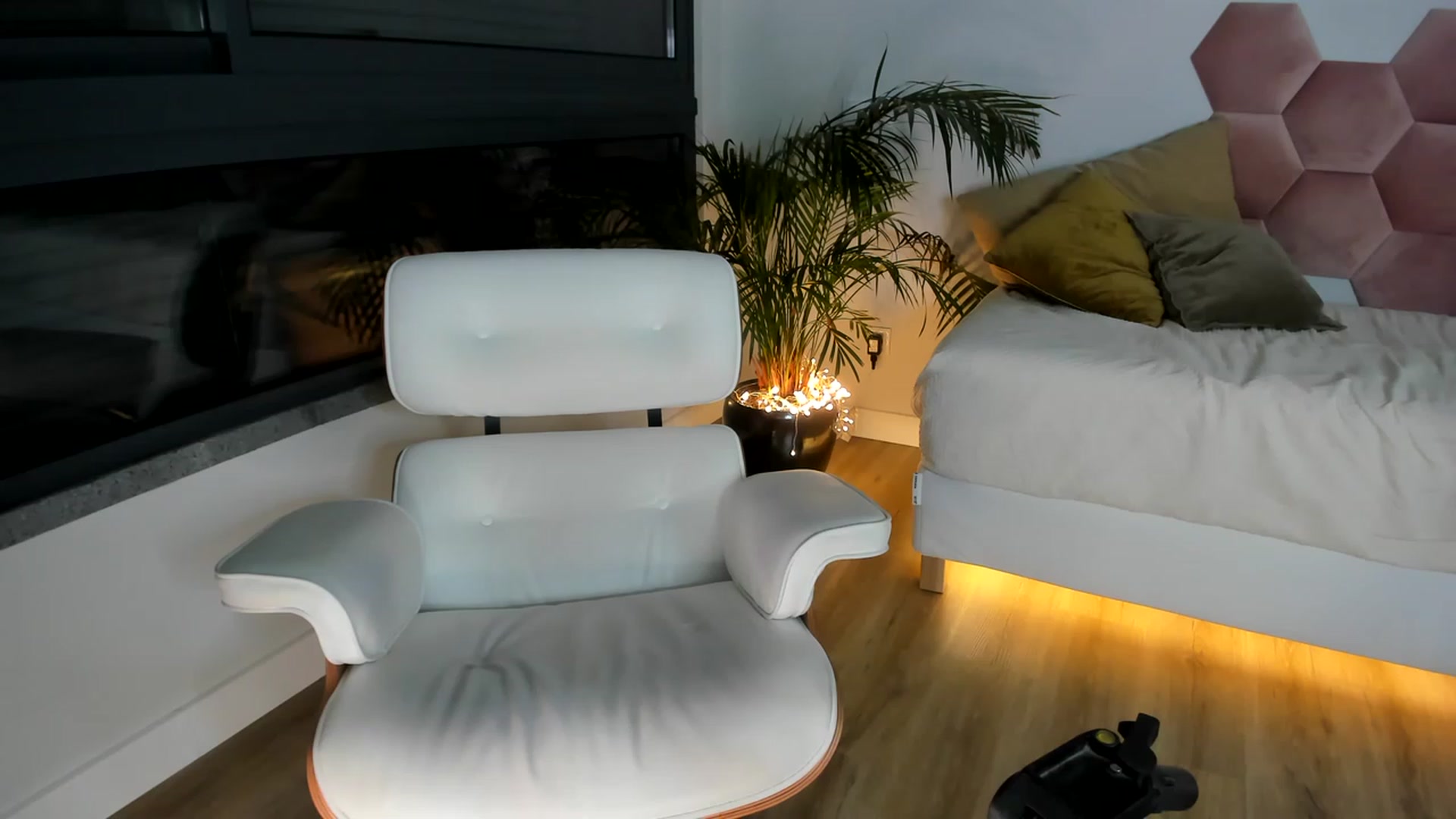 Gallery image thumbnail from AoifeOneal's myfreecams stream on, 08/02/2023, 21:25 image 19 of 20
