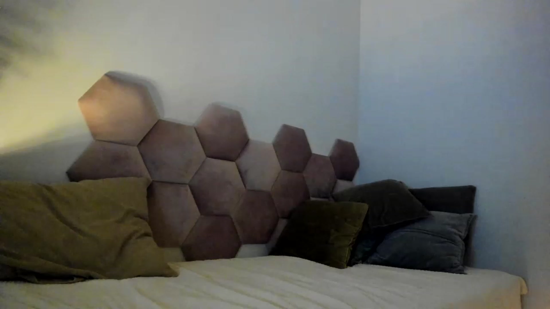 Gallery image thumbnail from AoifeOneal's myfreecams stream on, 08/04/2023, 20:03 image 18 of 20