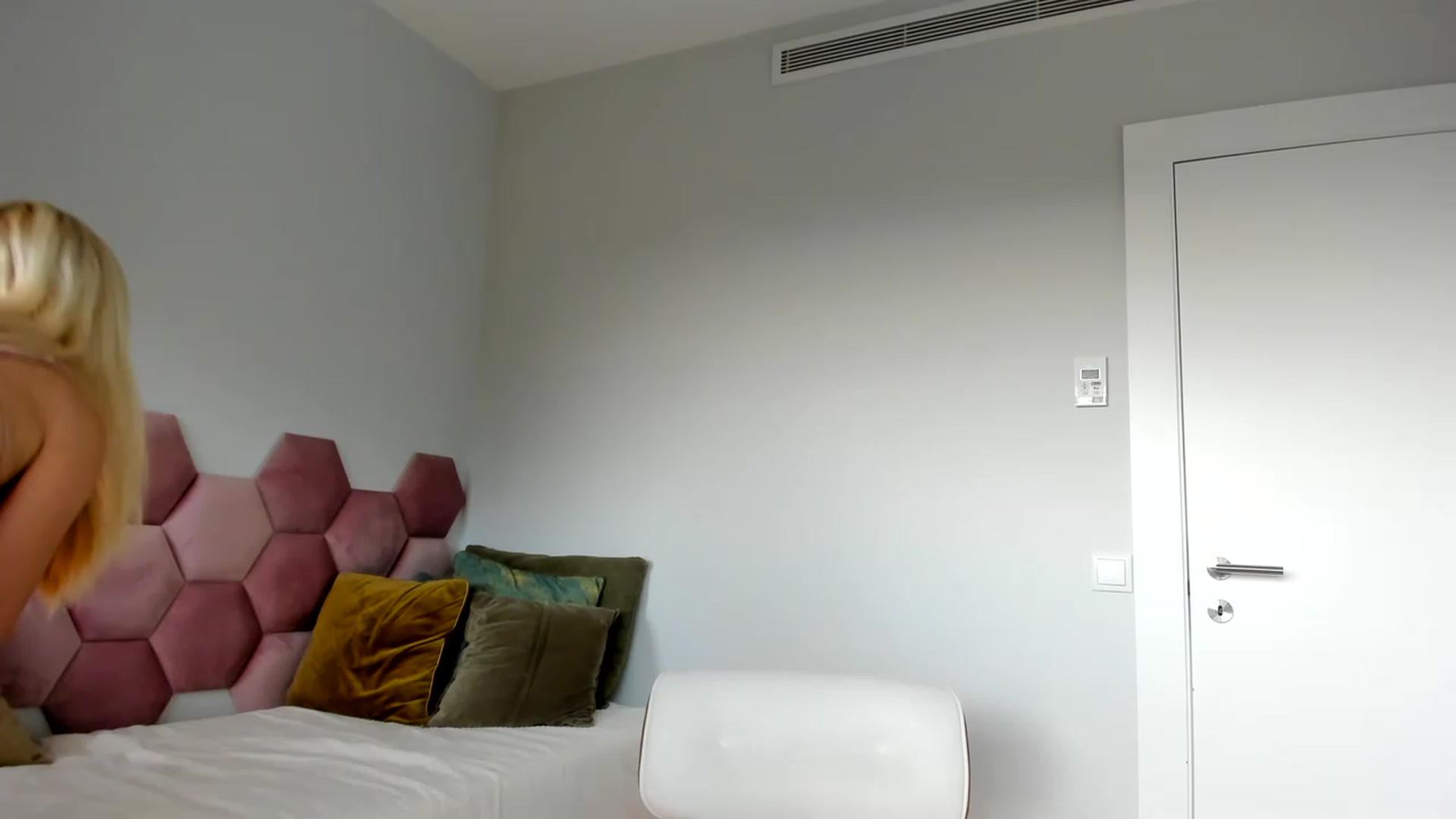 Gallery image thumbnail from AoifeOneal's myfreecams stream on, 08/09/2023, 19:30 image 19 of 20