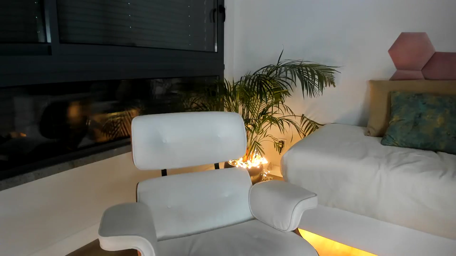 Gallery image thumbnail from AoifeOneal's myfreecams stream on, 08/11/2023, 20:21 image 8 of 20