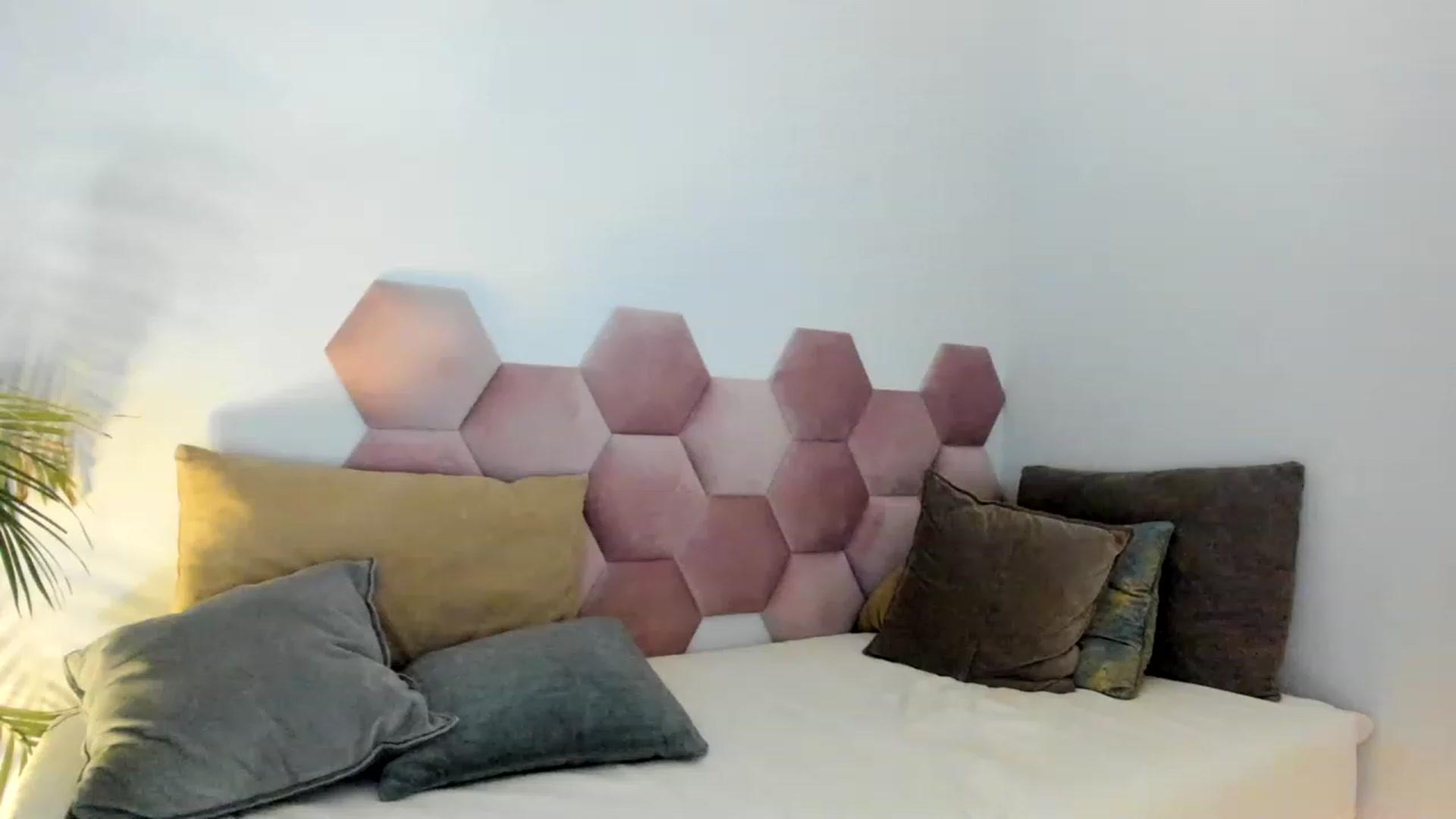 Gallery image thumbnail from AoifeOneal's myfreecams stream on, 08/20/2023, 19:38 image 20 of 20