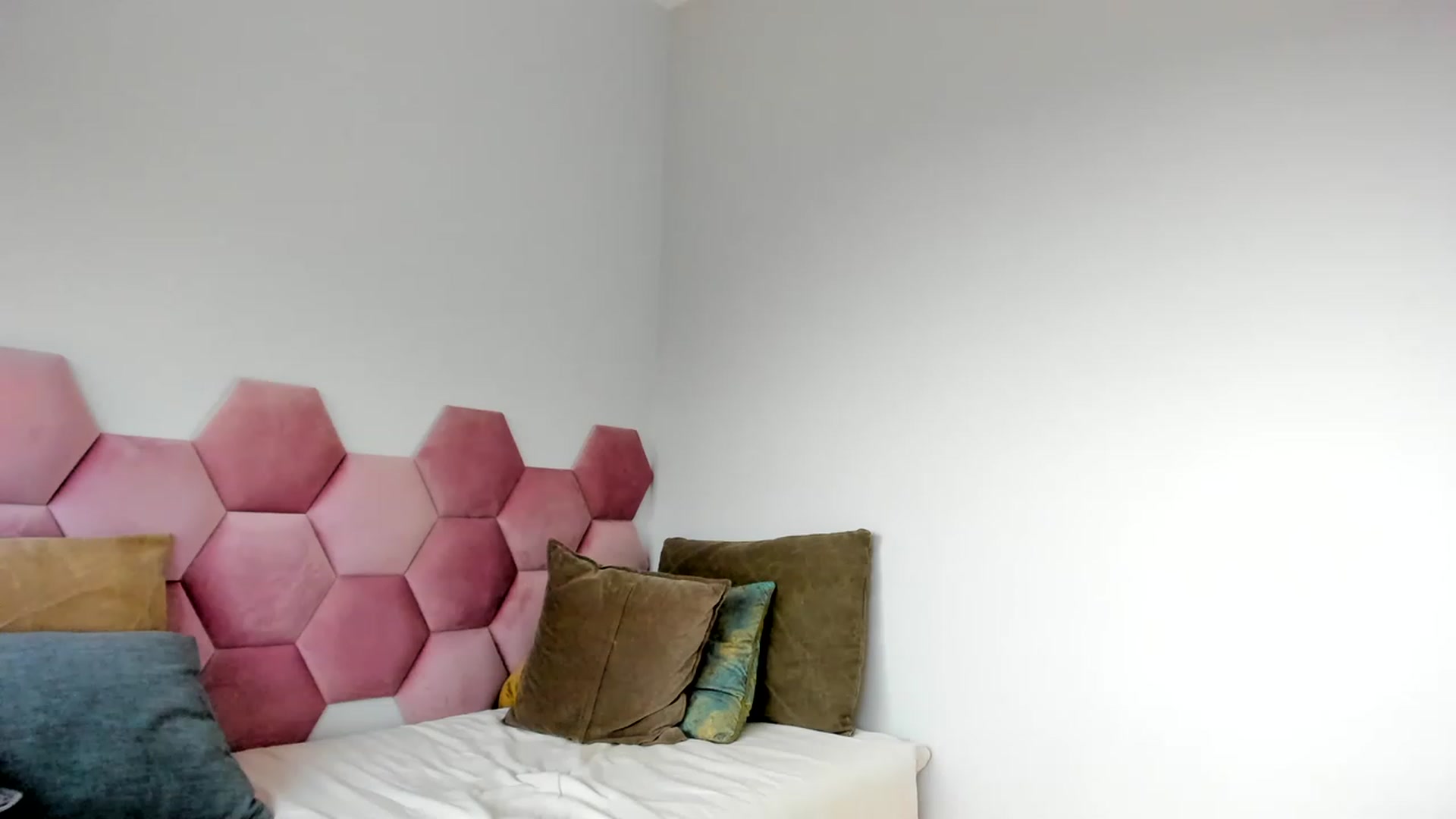 Gallery image thumbnail from AoifeOneal's myfreecams stream on, 08/20/2023, 19:38 image 12 of 20
