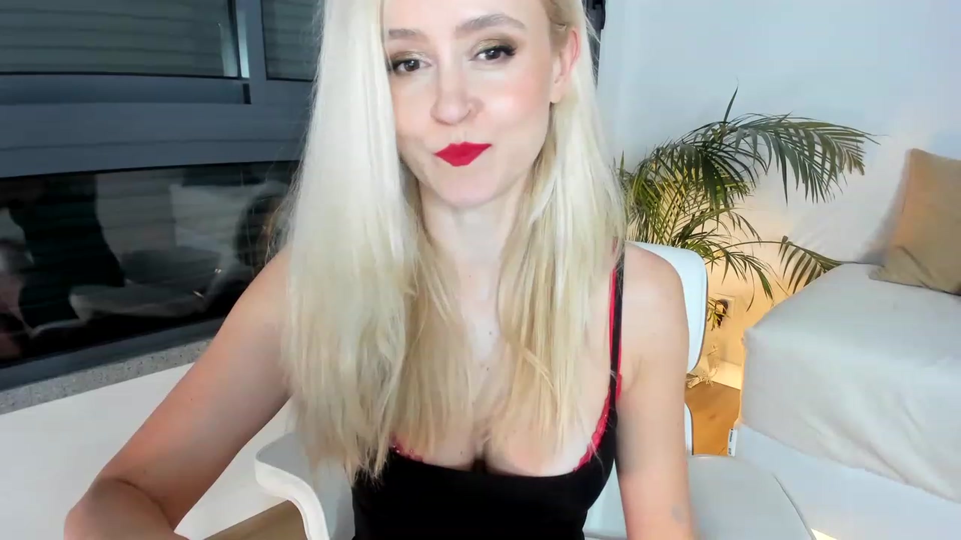 Gallery image thumbnail from AoifeOneal's myfreecams stream on, 08/20/2023, 20:07 image 9 of 20