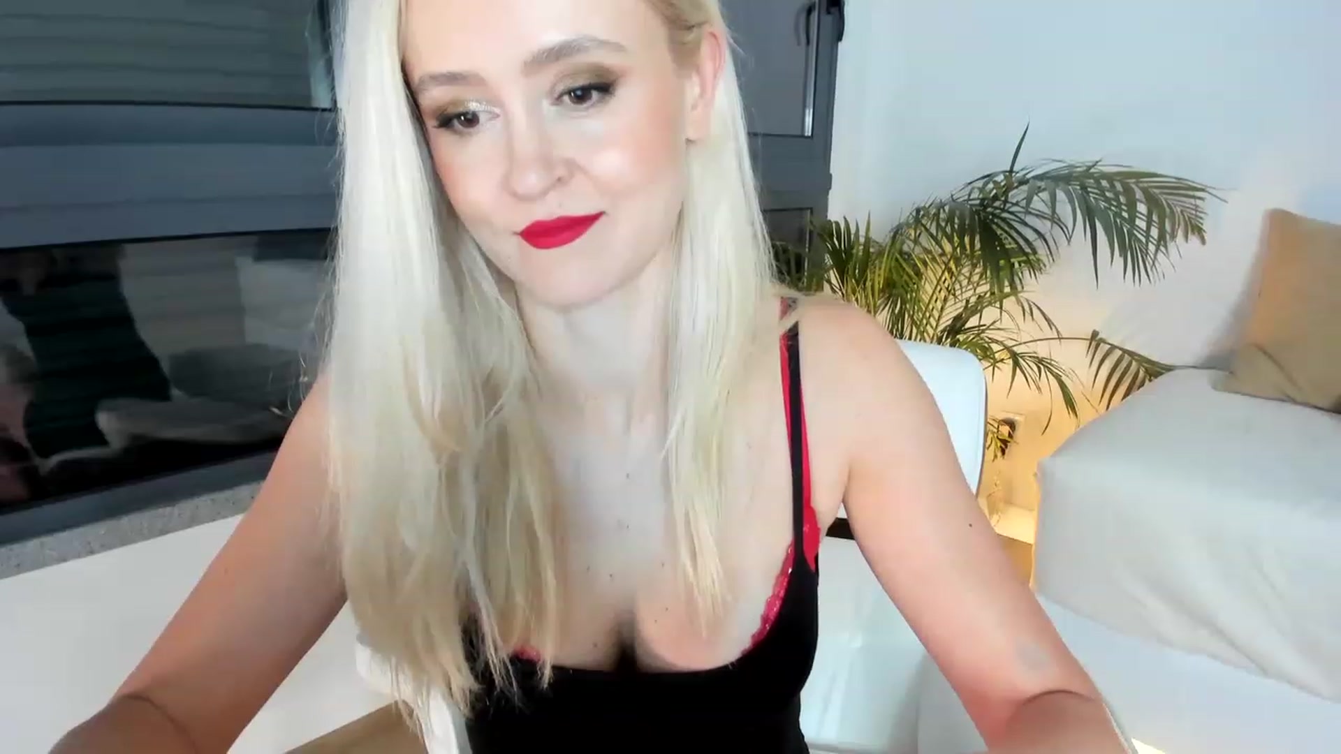 Gallery image thumbnail from AoifeOneal's myfreecams stream on, 08/20/2023, 20:07 image 13 of 20