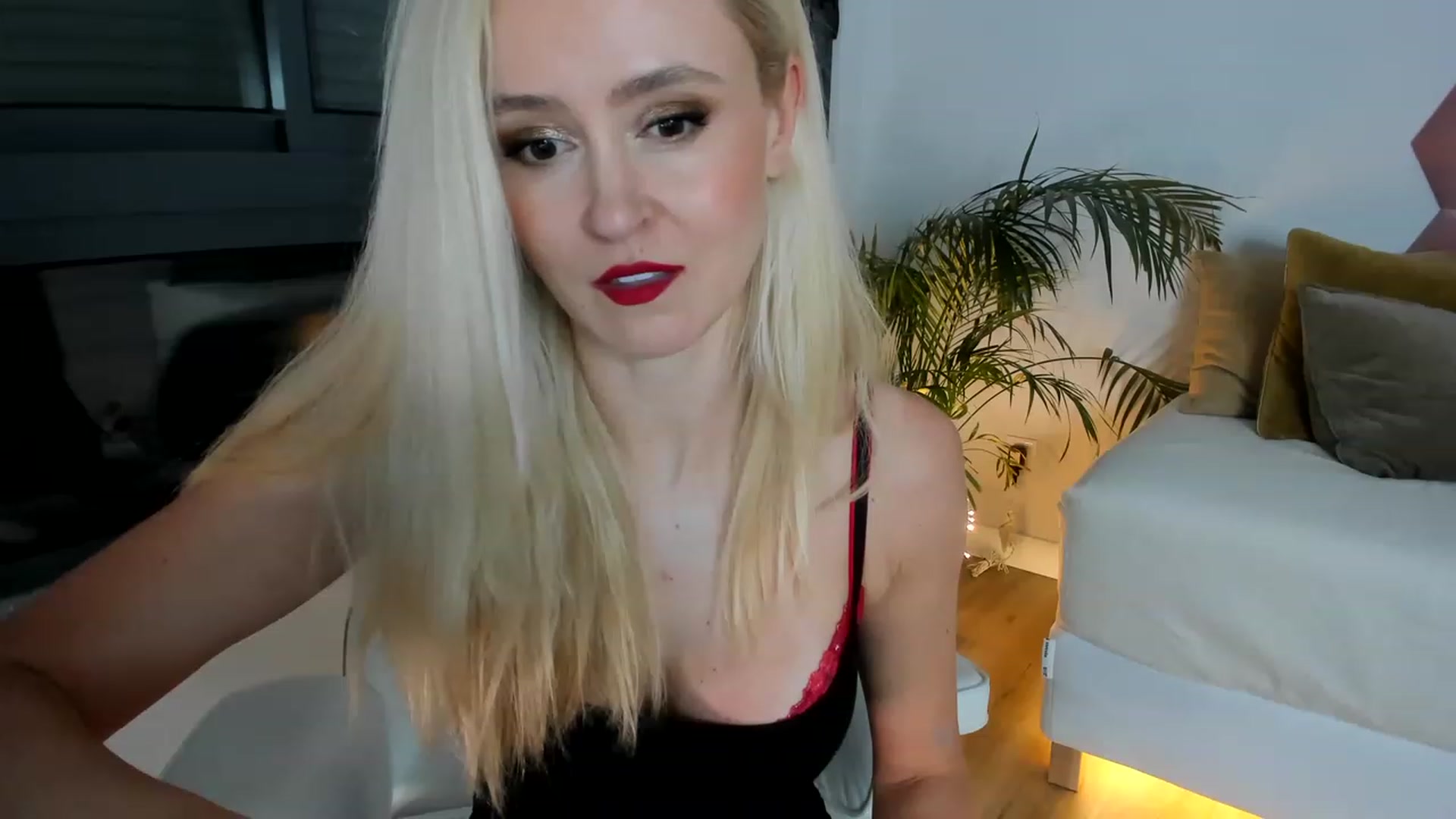 Gallery image thumbnail from AoifeOneal's myfreecams stream on, 08/20/2023, 20:45 image 16 of 20