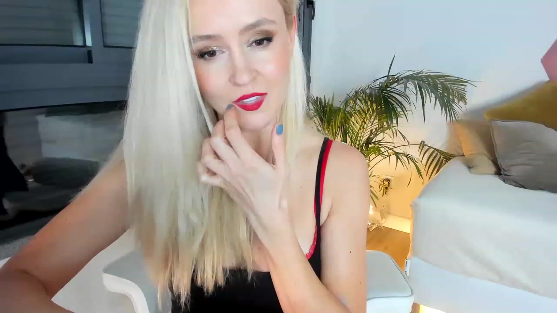 Gallery image thumbnail from AoifeOneal's myfreecams stream on, 08/20/2023, 21:26 image 15 of 20