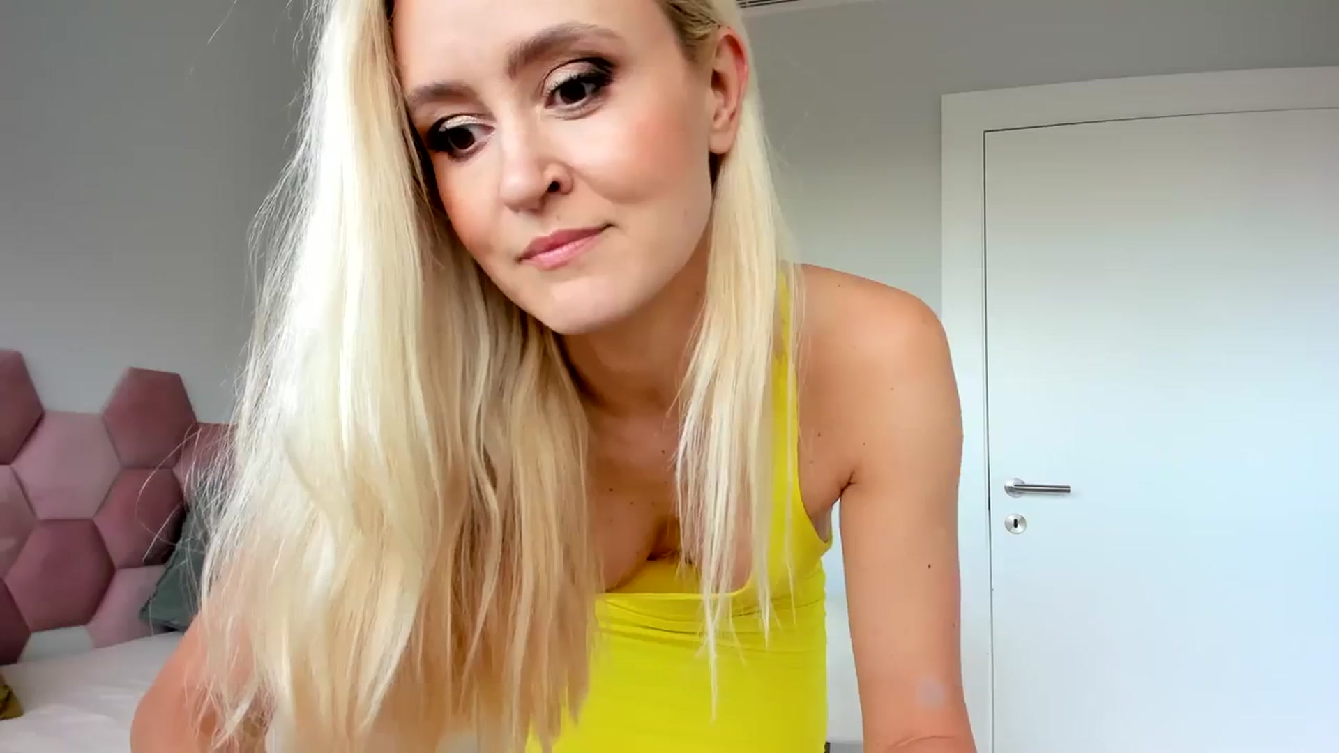 Gallery image thumbnail from AoifeOneal's myfreecams stream on, 09/03/2023, 18:57 image 3 of 20