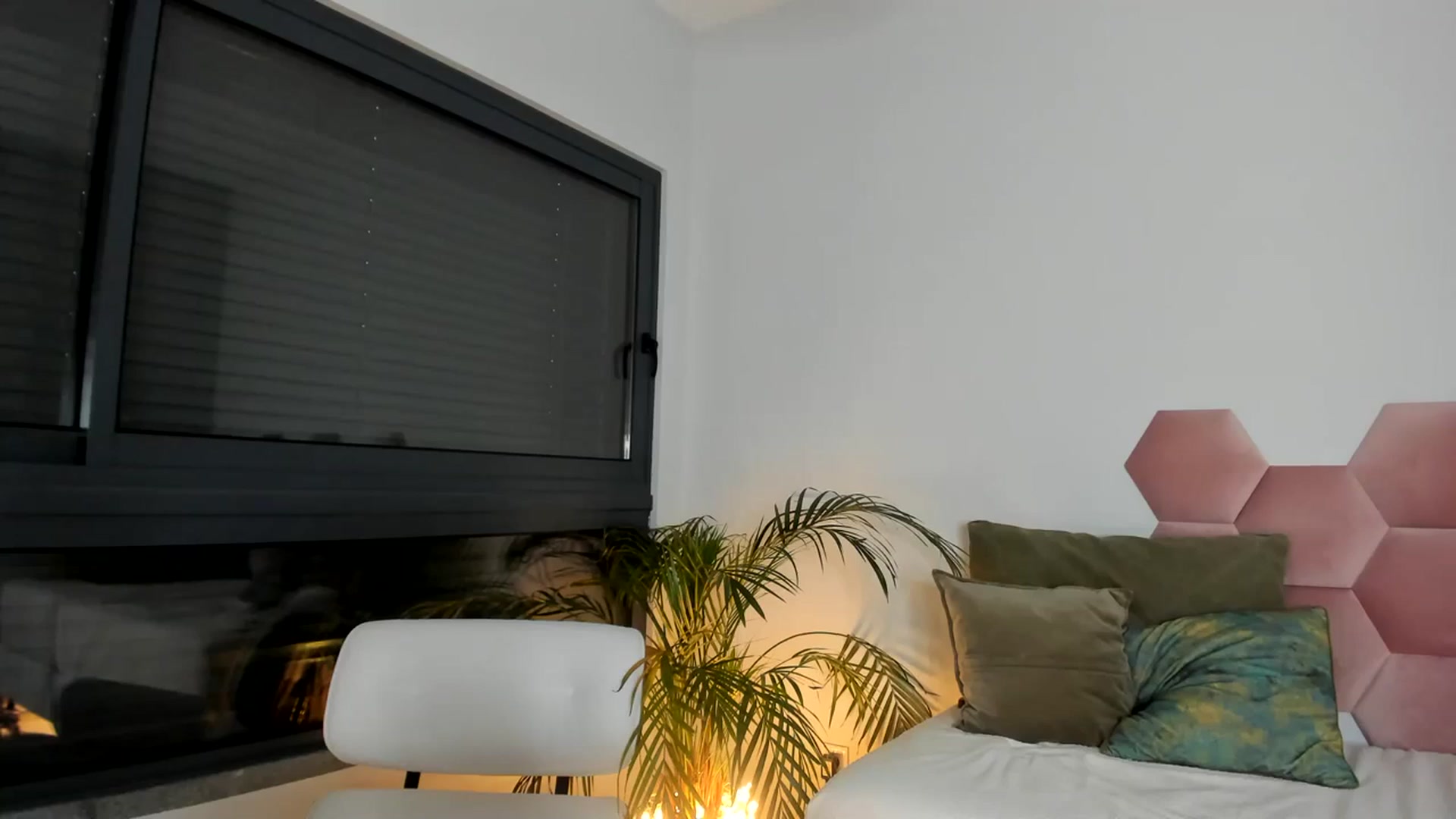 Gallery image thumbnail from AoifeOneal's myfreecams stream on, 09/08/2023, 19:46 image 14 of 20