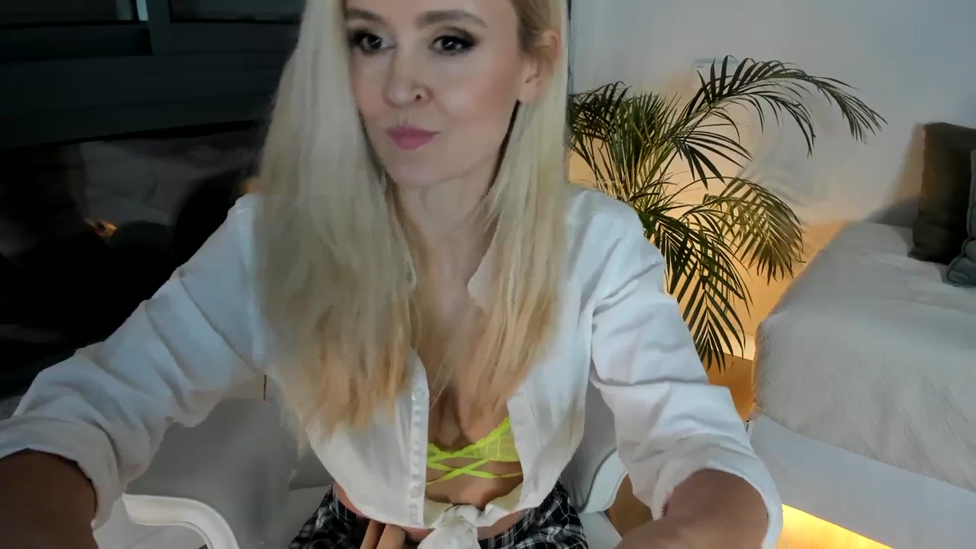 Gallery image thumbnail from AoifeOneal's myfreecams stream on, 09/09/2023, 19:42 image 15 of 20