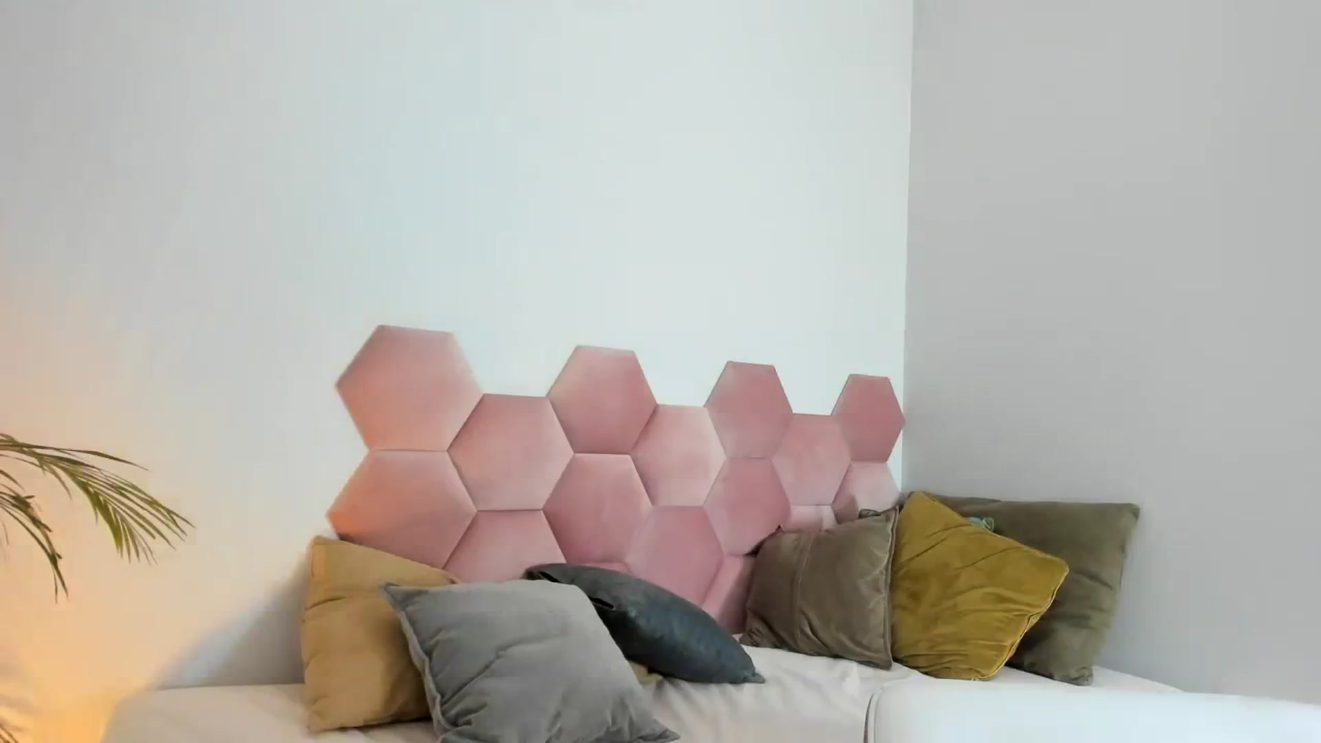 Gallery image thumbnail from AoifeOneal's myfreecams stream on, 09/20/2023, 19:06 image 14 of 20