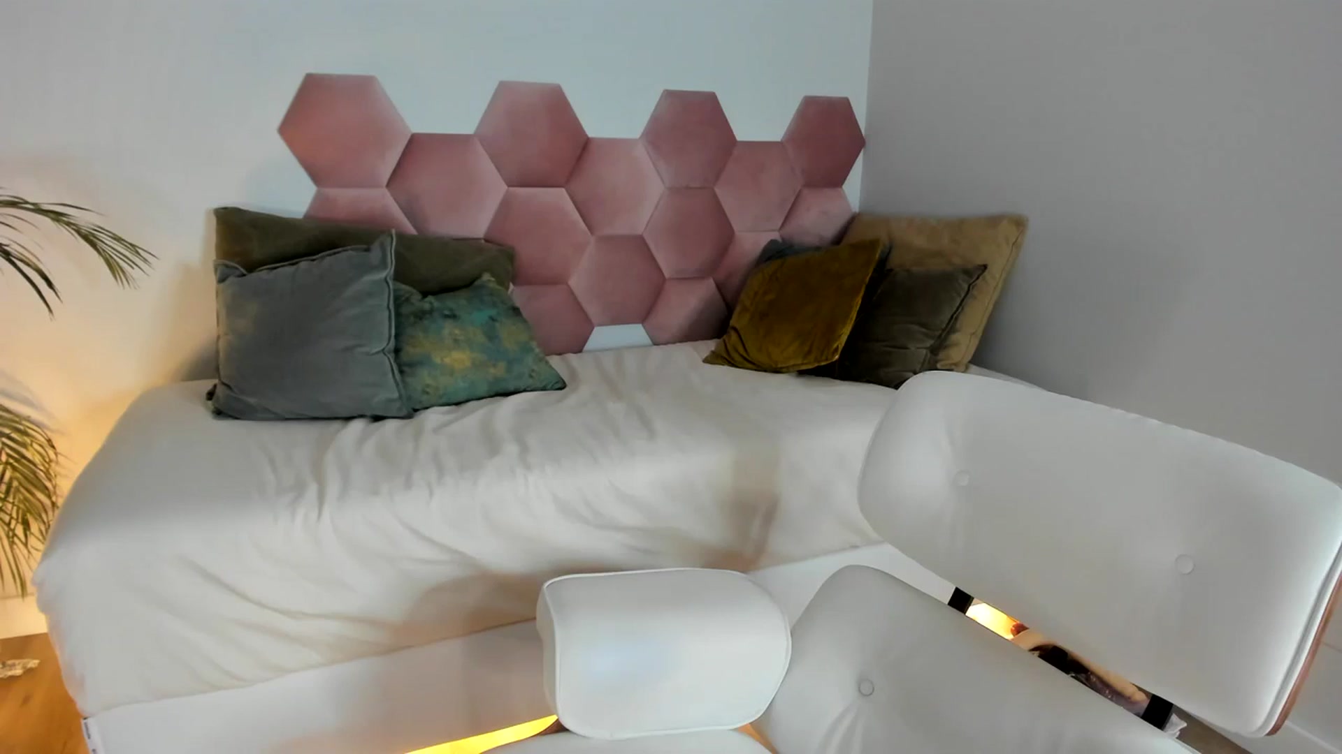 Gallery image thumbnail from AoifeOneal's myfreecams stream on, 09/28/2023, 19:02 image 16 of 20