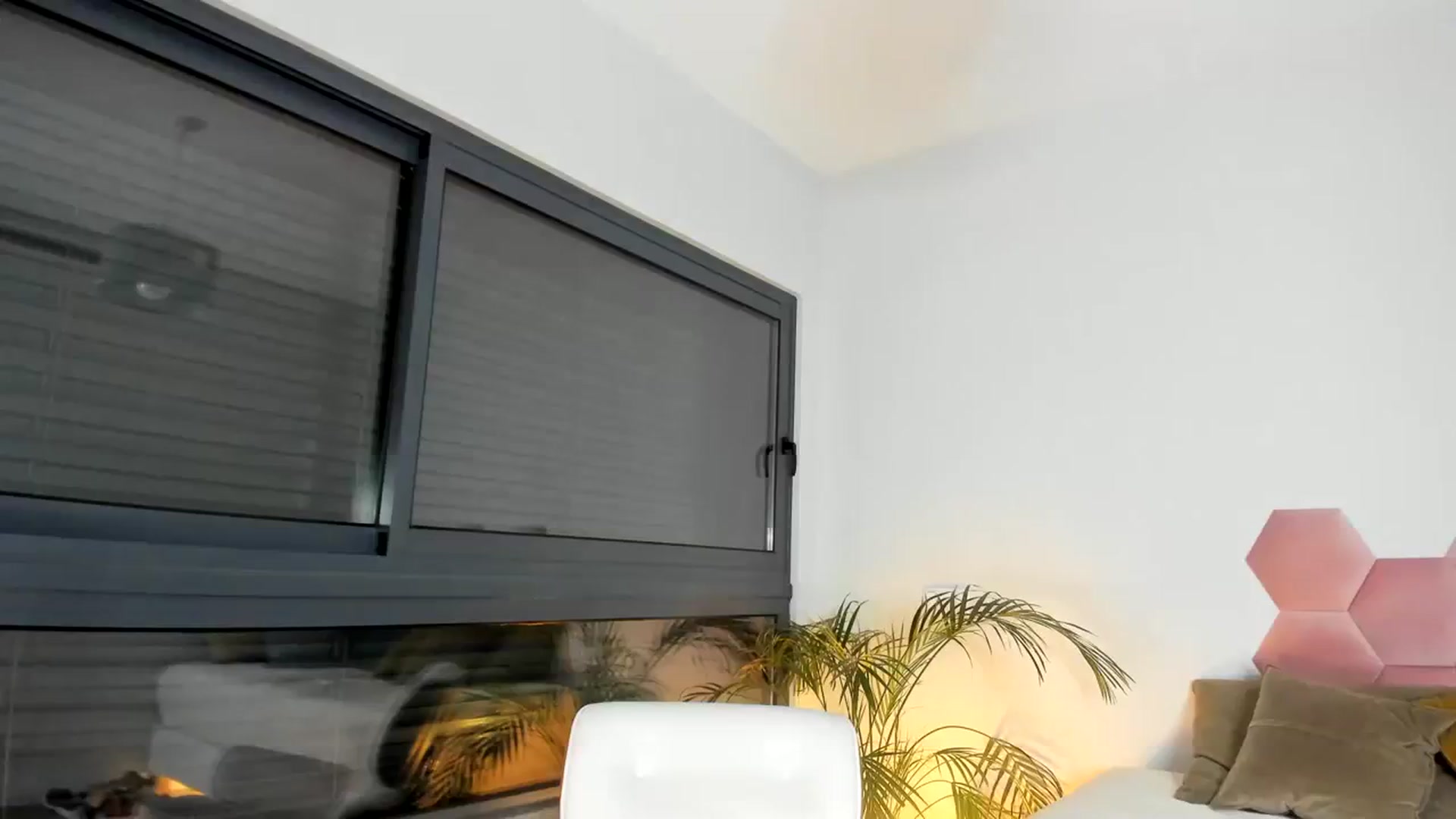 Gallery image thumbnail from AoifeOneal's myfreecams stream on, 10/03/2023, 20:46 image 14 of 20