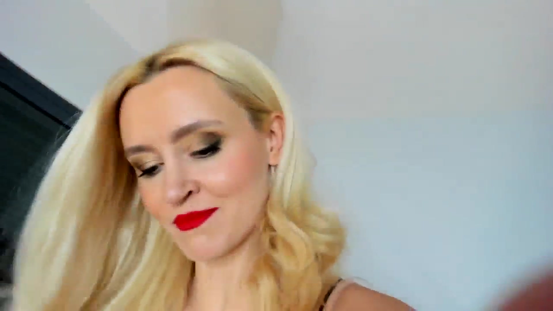 Gallery image thumbnail from AoifeOneal's myfreecams stream on, 10/07/2023, 19:17 image 18 of 20