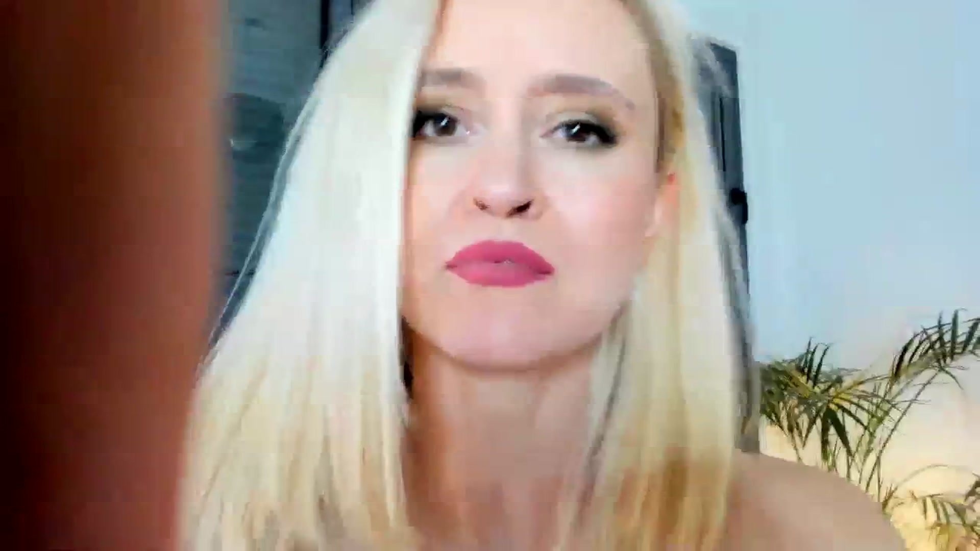 Gallery image thumbnail from AoifeOneal's myfreecams stream on, 10/09/2023, 20:40 image 14 of 20