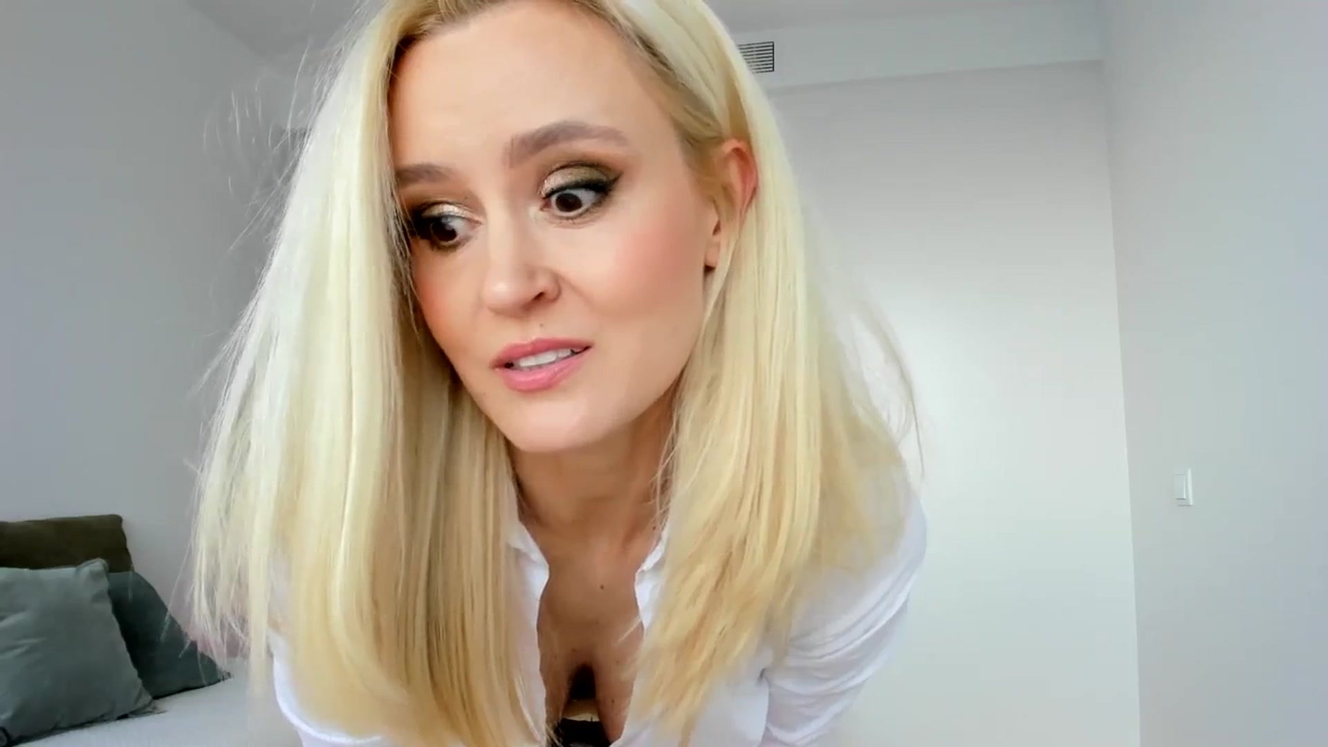 Gallery image thumbnail from AoifeOneal's myfreecams stream on, 10/29/2023, 18:30 image 7 of 20