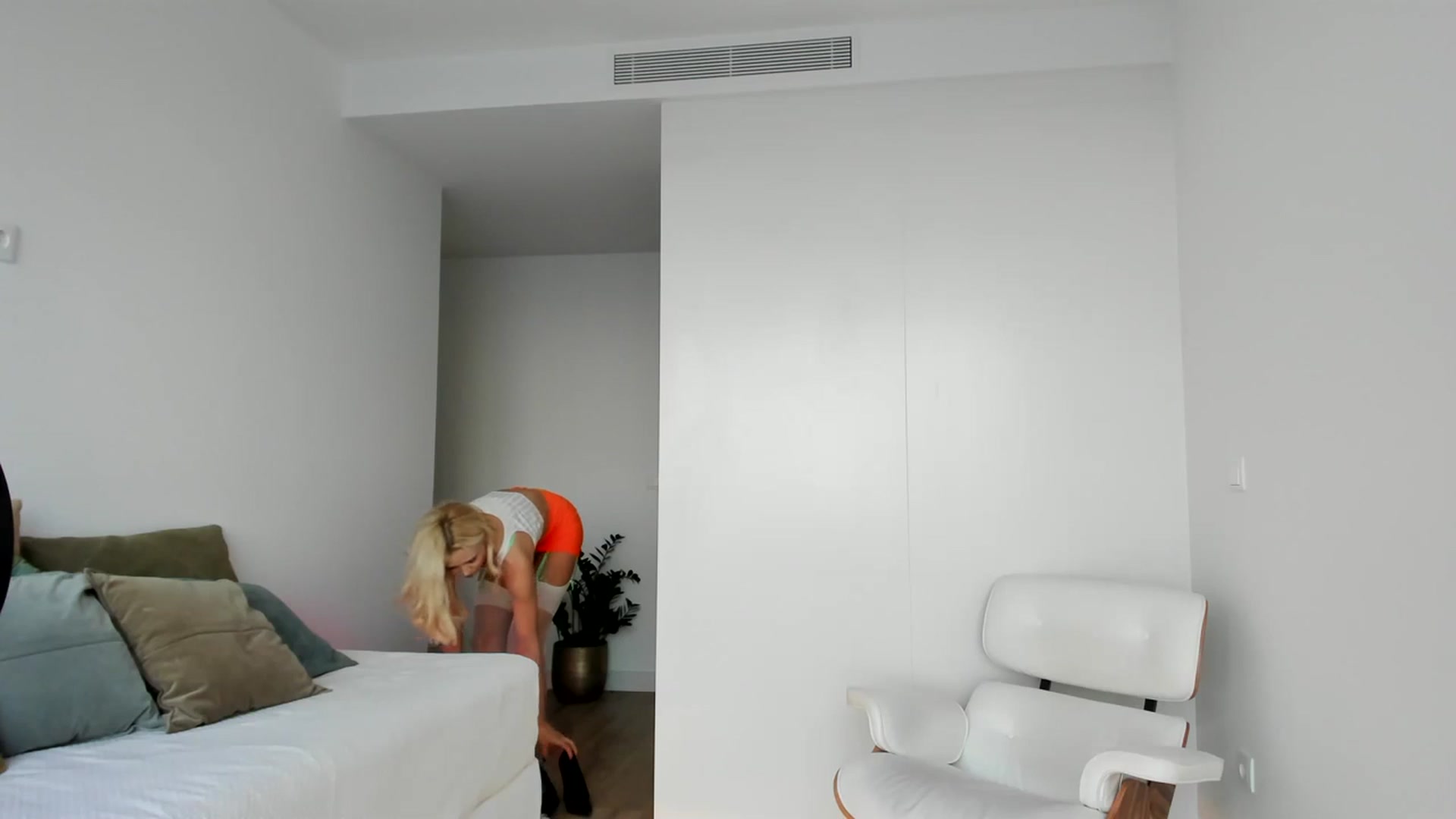 Gallery image thumbnail from AoifeOneal's myfreecams stream on, 10/31/2023, 18:19 image 8 of 20