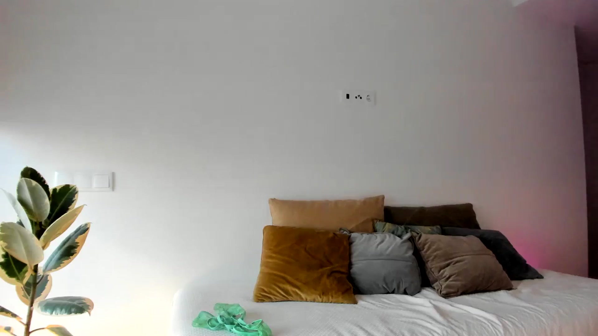 Gallery image thumbnail from AoifeOneal's myfreecams stream on, 10/31/2023, 18:19 image 20 of 20