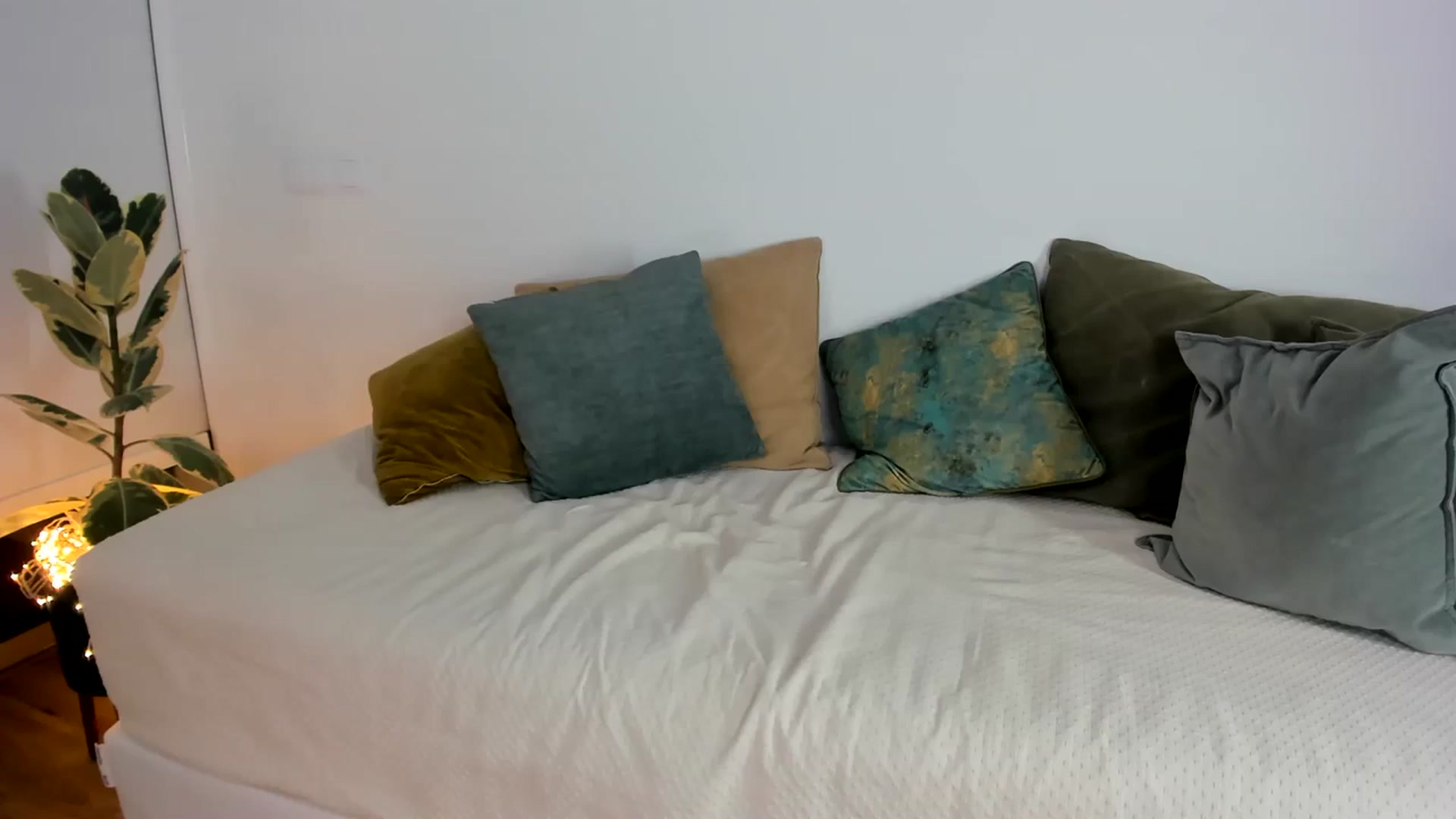 Gallery image thumbnail from AoifeOneal's myfreecams stream on, 11/10/2023, 21:32 image 20 of 20