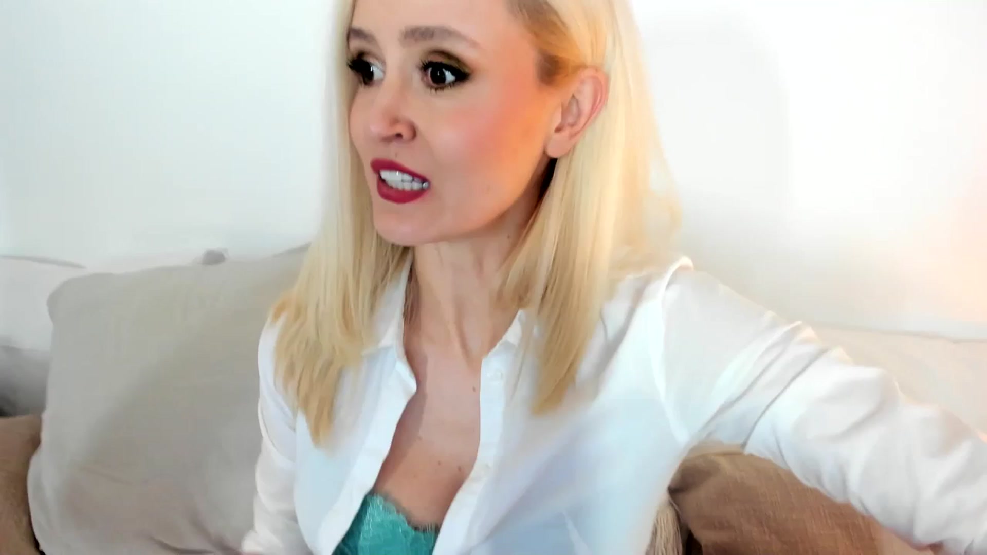 Gallery image thumbnail from AoifeOneal's myfreecams stream on, 11/14/2023, 22:03 image 16 of 20