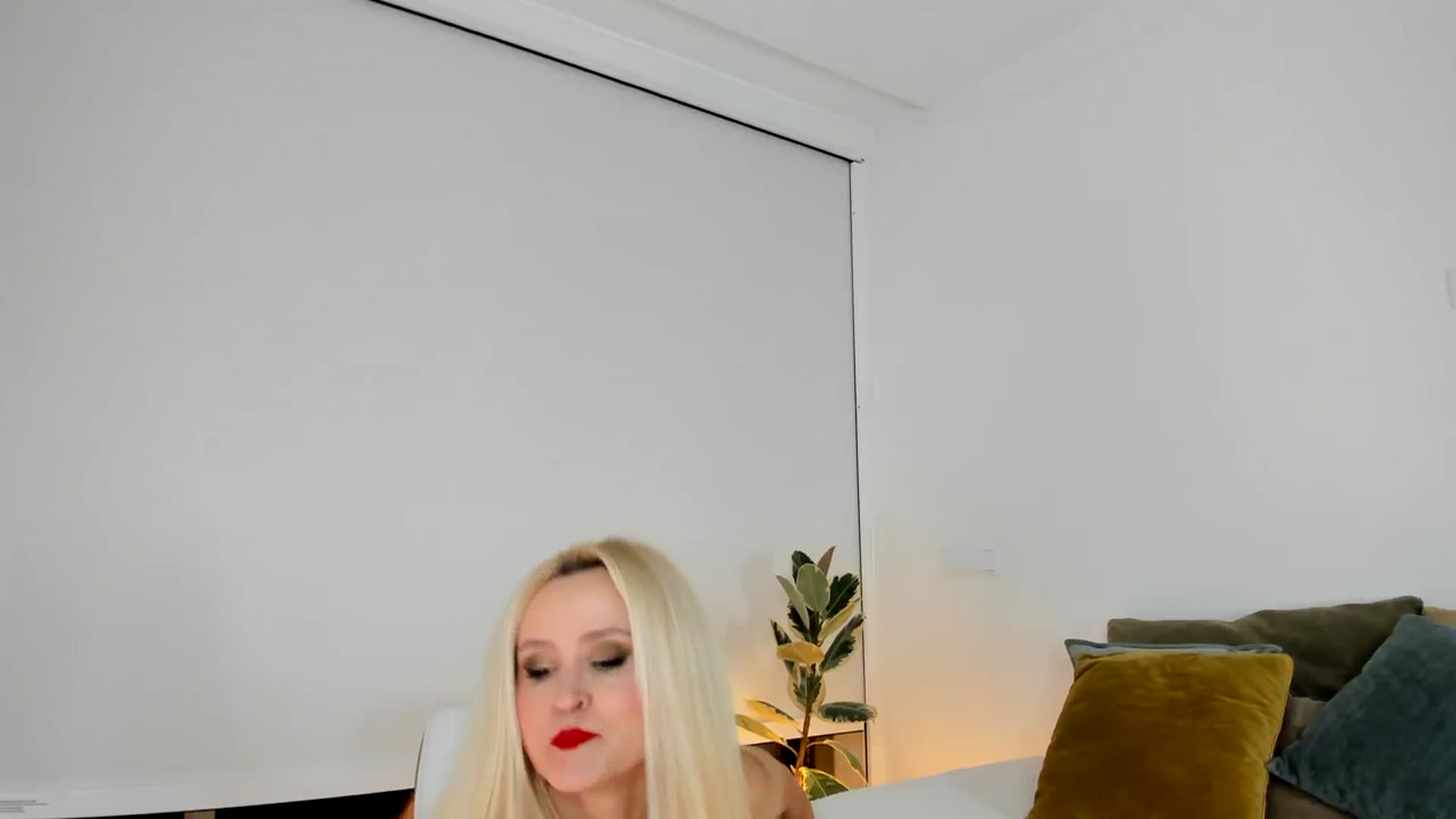 Gallery image thumbnail from AoifeOneal's myfreecams stream on, 11/21/2023, 19:29 image 2 of 20
