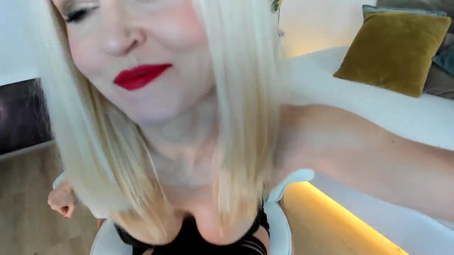 Gallery image thumbnail from AoifeOneal's myfreecams stream on, 11/21/2023, 19:29 image 11 of 20