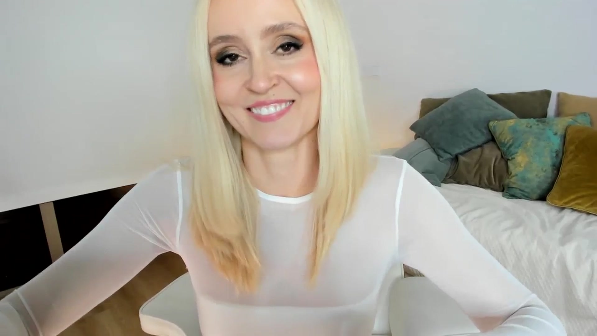 Gallery image thumbnail from AoifeOneal's myfreecams stream on, 11/22/2023, 19:07 image 15 of 20