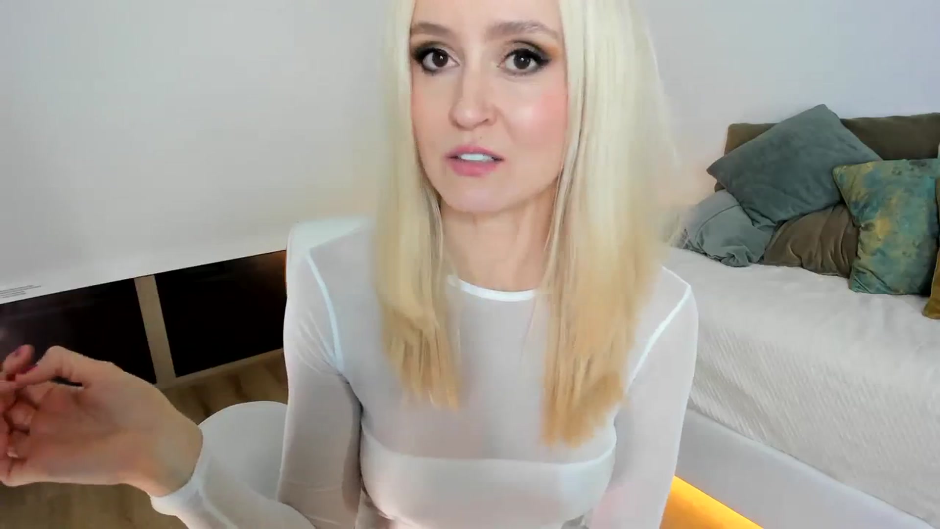 Gallery image thumbnail from AoifeOneal's myfreecams stream on, 11/22/2023, 19:07 image 6 of 20