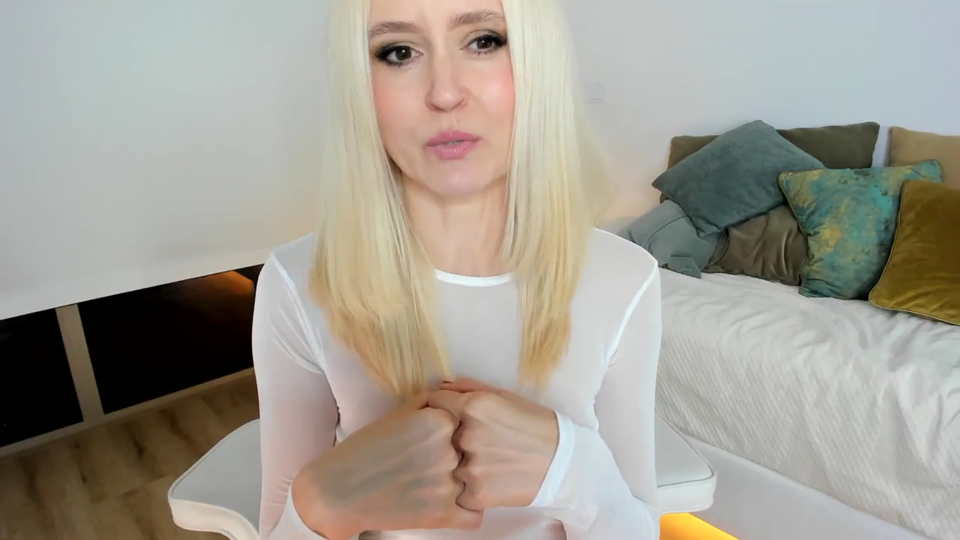 Gallery image thumbnail from AoifeOneal's myfreecams stream on, 11/22/2023, 19:07 image 12 of 20