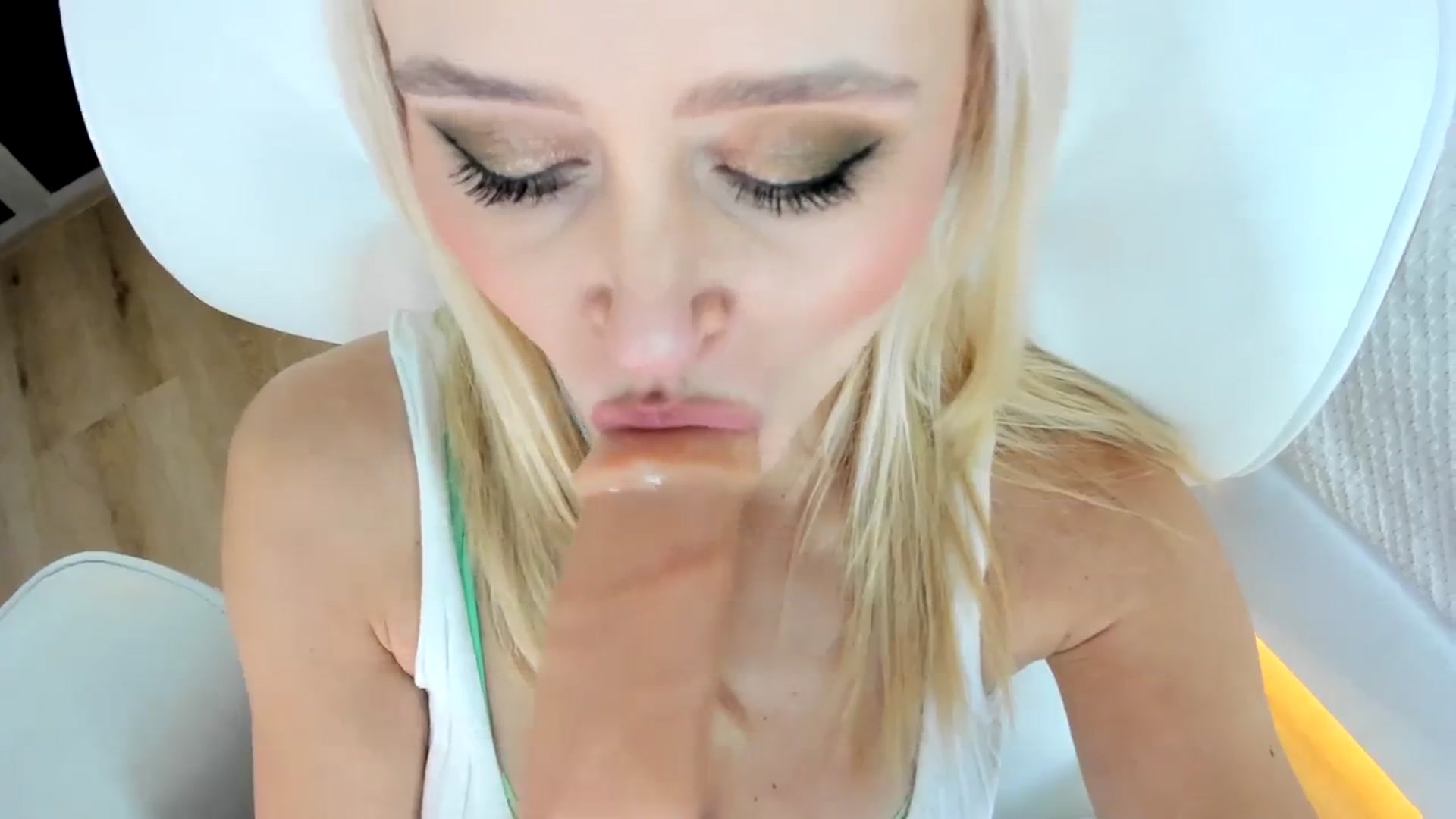 Gallery image thumbnail from AoifeOneal's myfreecams stream on, 11/24/2023, 21:37 image 13 of 20