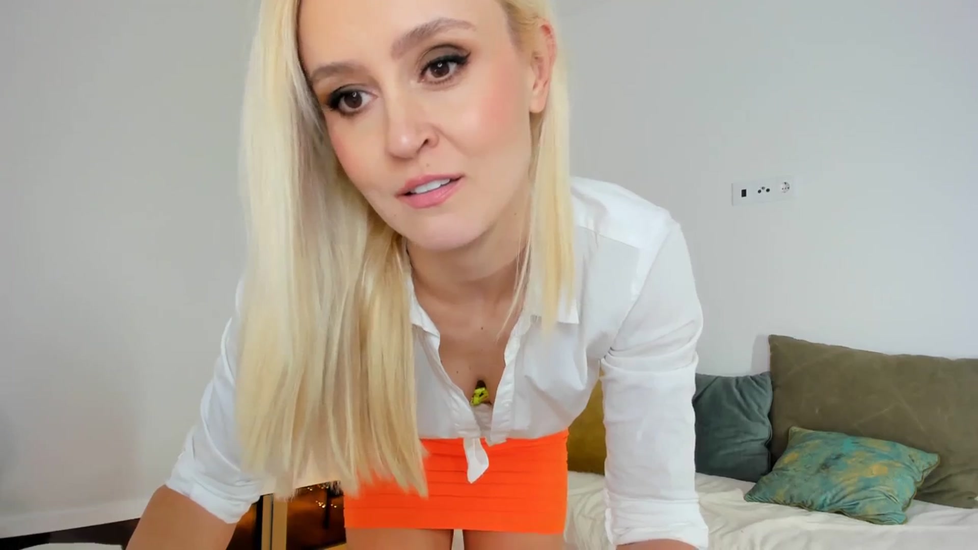 Gallery image thumbnail from AoifeOneal's myfreecams stream on, 12/07/2023, 19:44 image 14 of 20