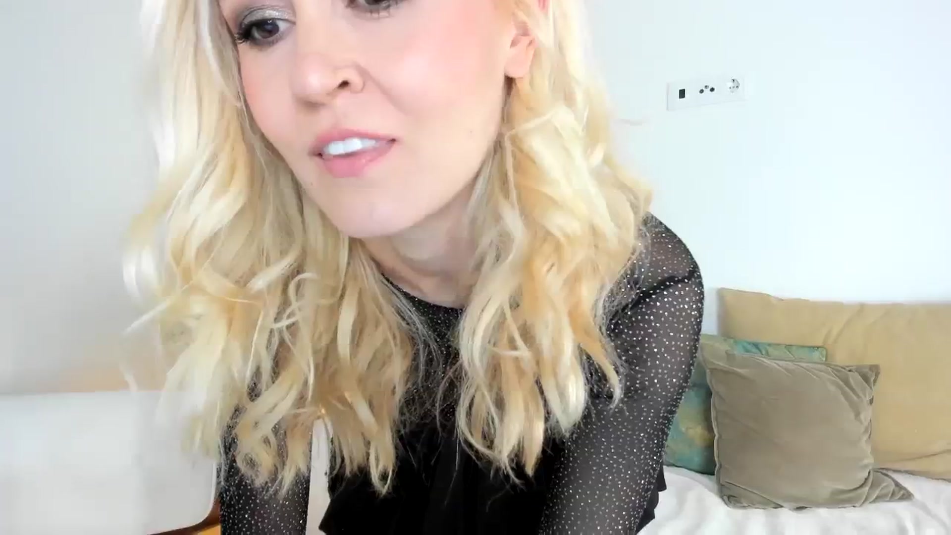 Gallery image thumbnail from AoifeOneal's myfreecams stream on, 01/03/2024, 18:56 image 16 of 20