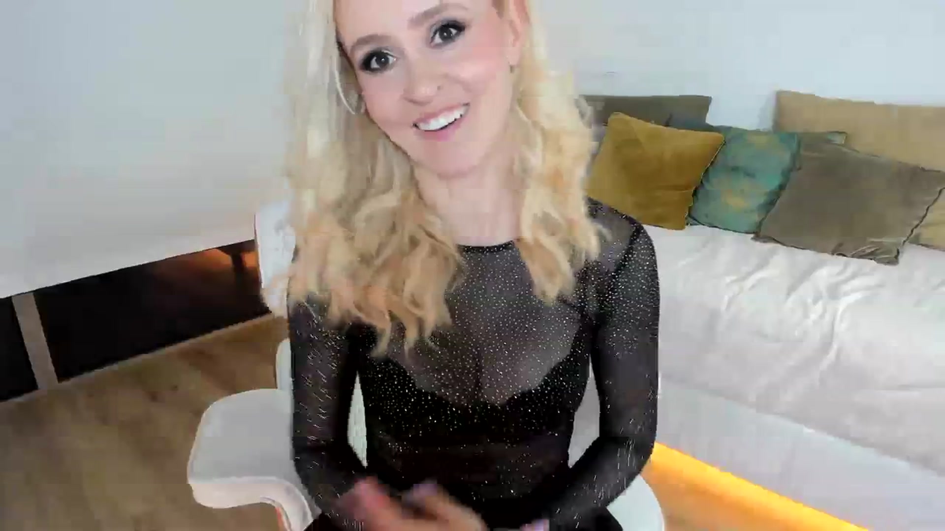 Gallery image thumbnail from AoifeOneal's myfreecams stream on, 01/03/2024, 18:56 image 6 of 20