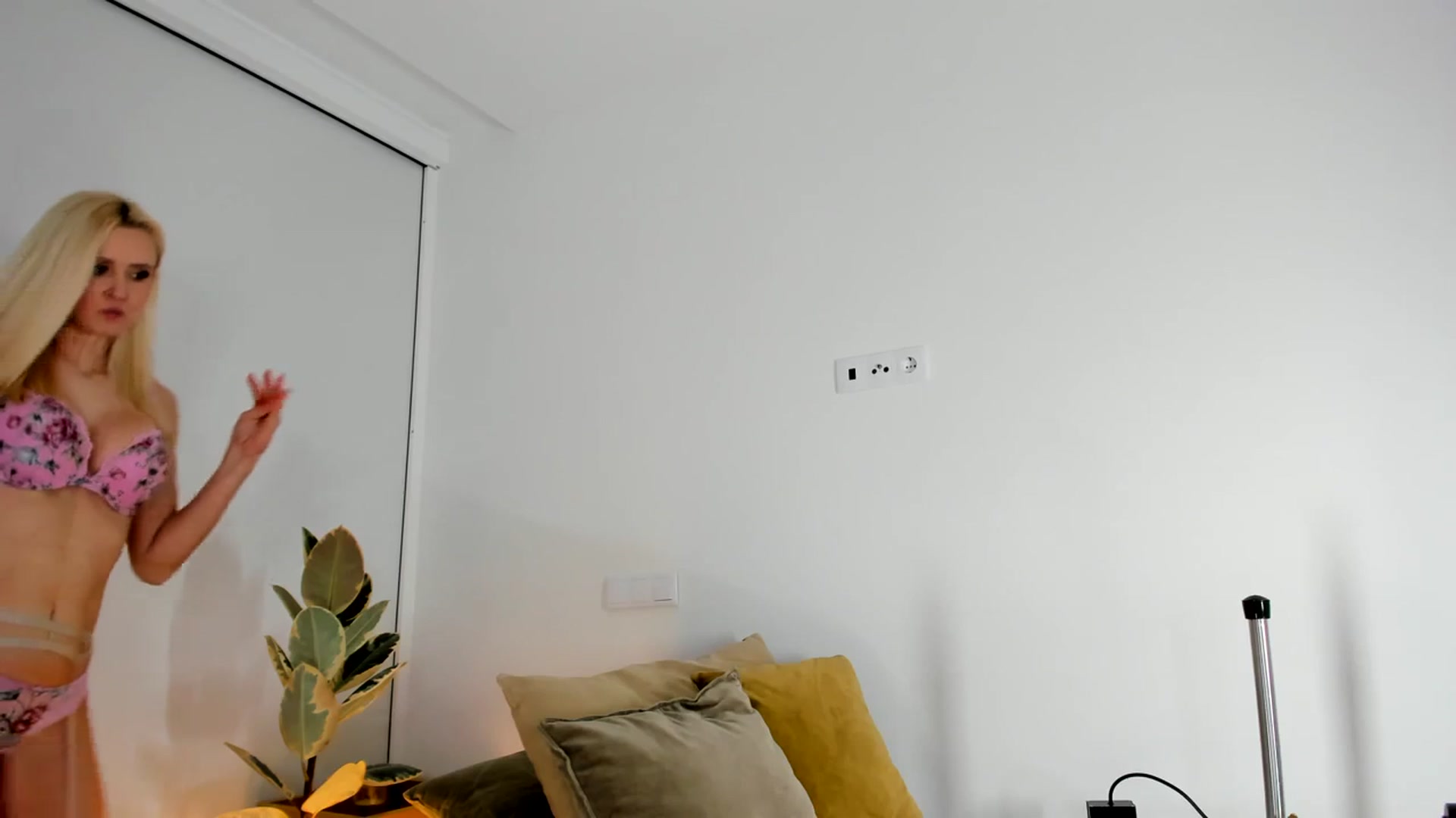 Gallery image thumbnail from AoifeOneal's myfreecams stream on, 01/11/2024, 21:58 image 19 of 20