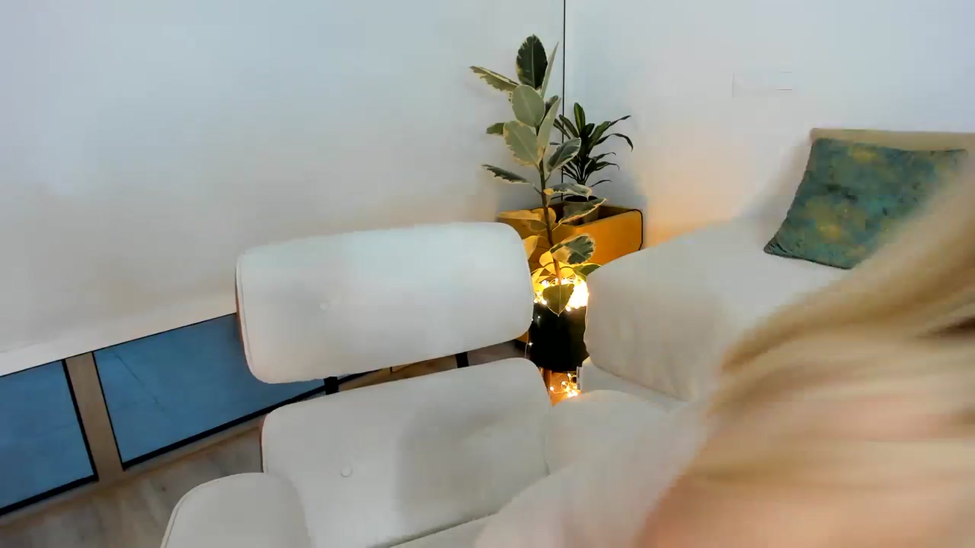 Gallery image thumbnail from AoifeOneal's myfreecams stream on, 03/13/2024, 19:27 image 15 of 20