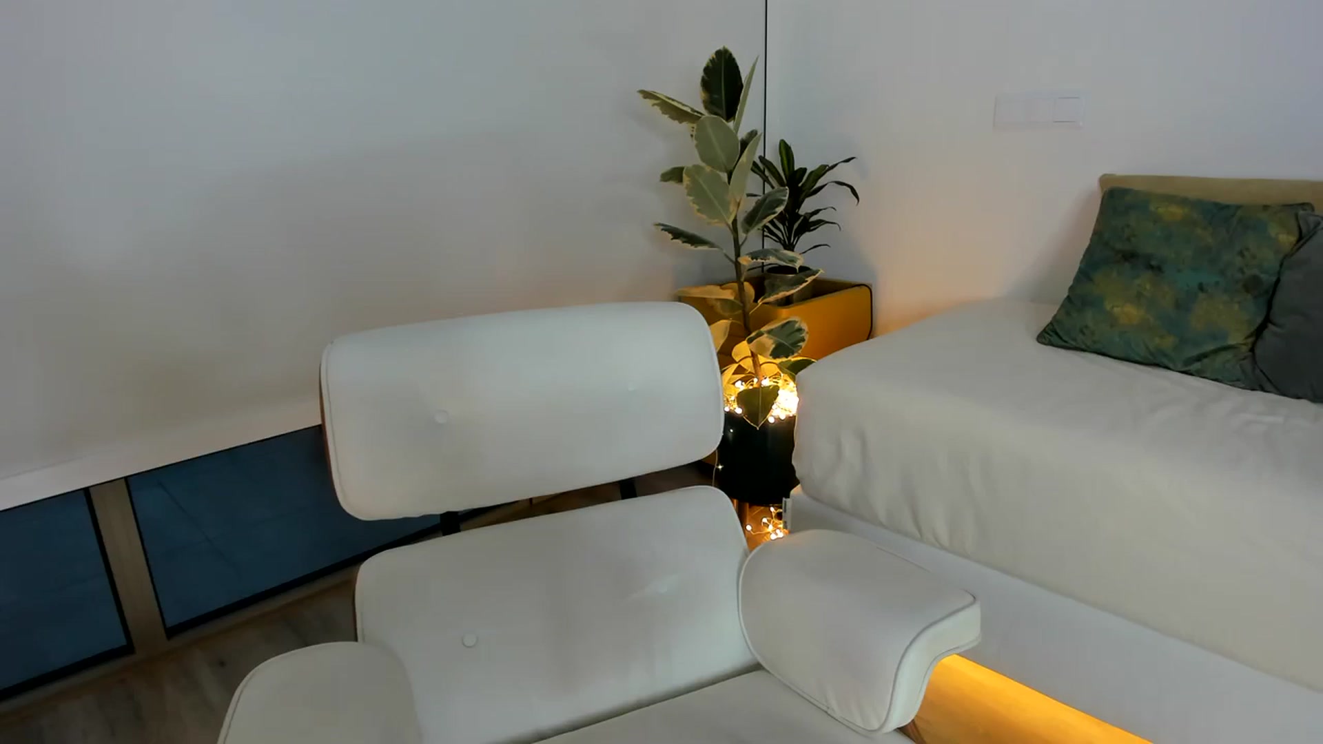 Gallery image thumbnail from AoifeOneal's myfreecams stream on, 03/13/2024, 19:27 image 16 of 20