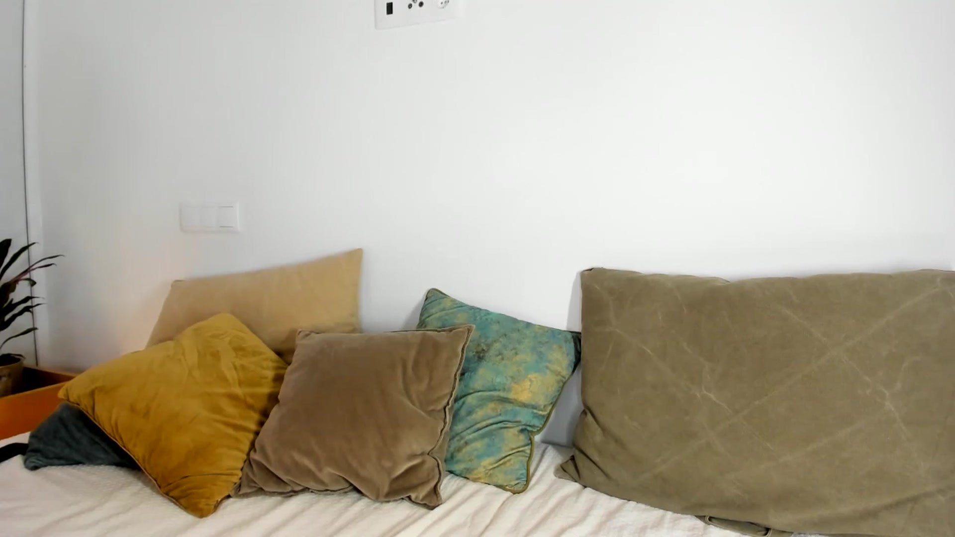 Gallery image thumbnail from AoifeOneal's myfreecams stream on, 04/17/2024, 20:48 image 20 of 20