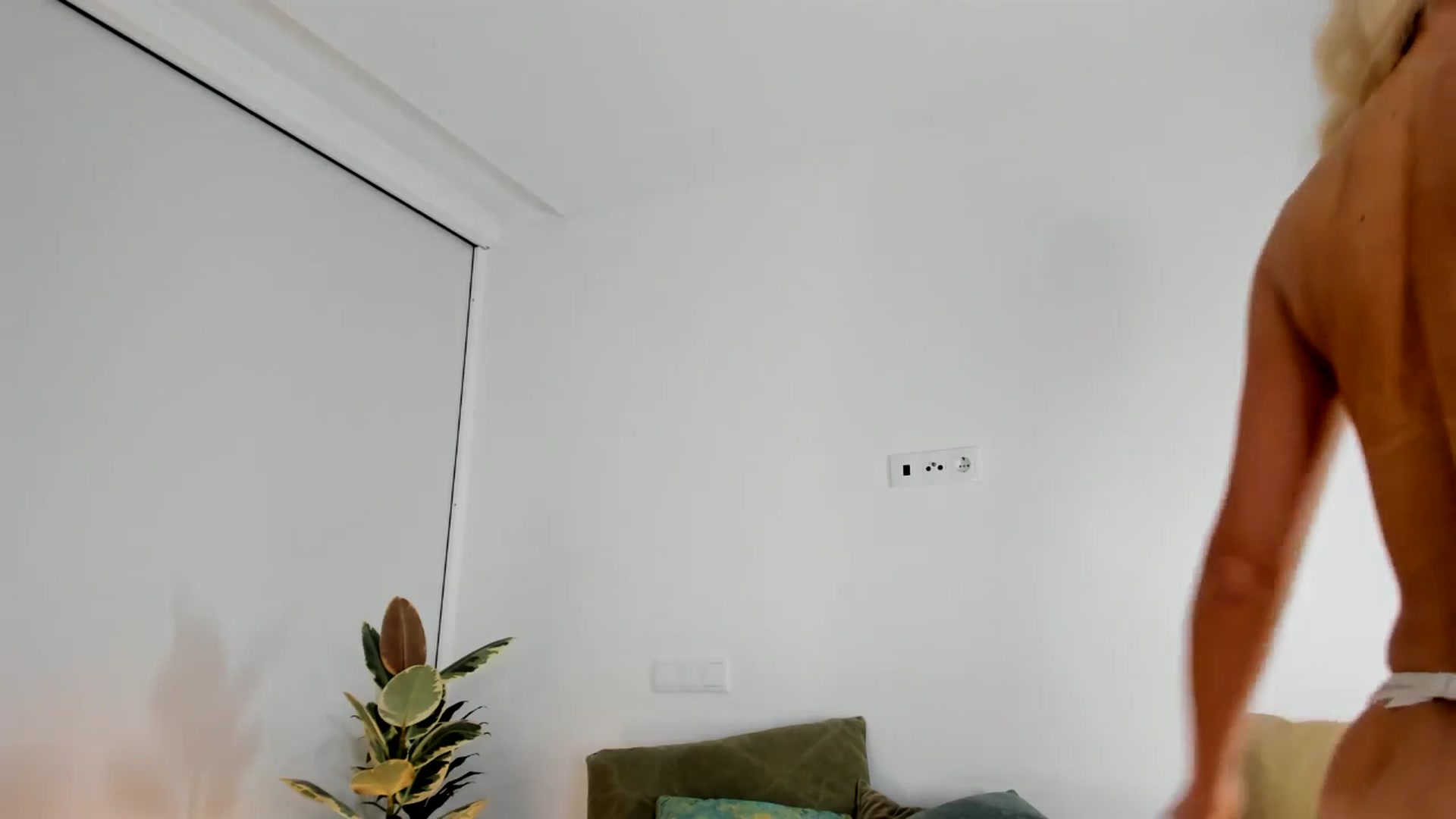 Gallery image thumbnail from AoifeOneal's myfreecams stream on, 04/18/2024, 20:58 image 12 of 20