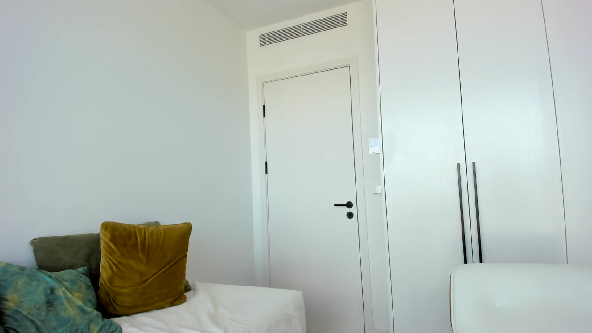 Gallery image thumbnail from AoifeOneal's myfreecams stream on, 04/28/2024, 17:51 image 15 of 20