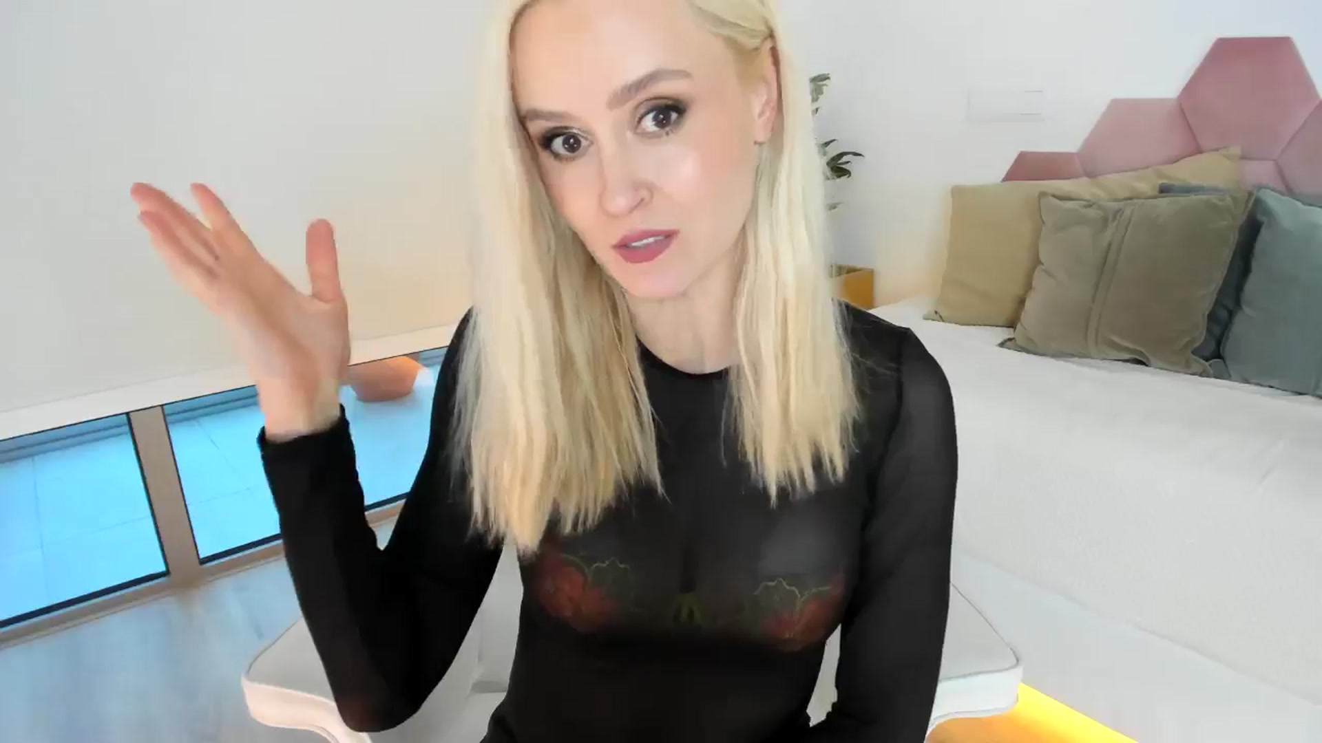 Gallery image thumbnail from AoifeOneal's myfreecams stream on, 05/02/2024, 19:49 image 11 of 20