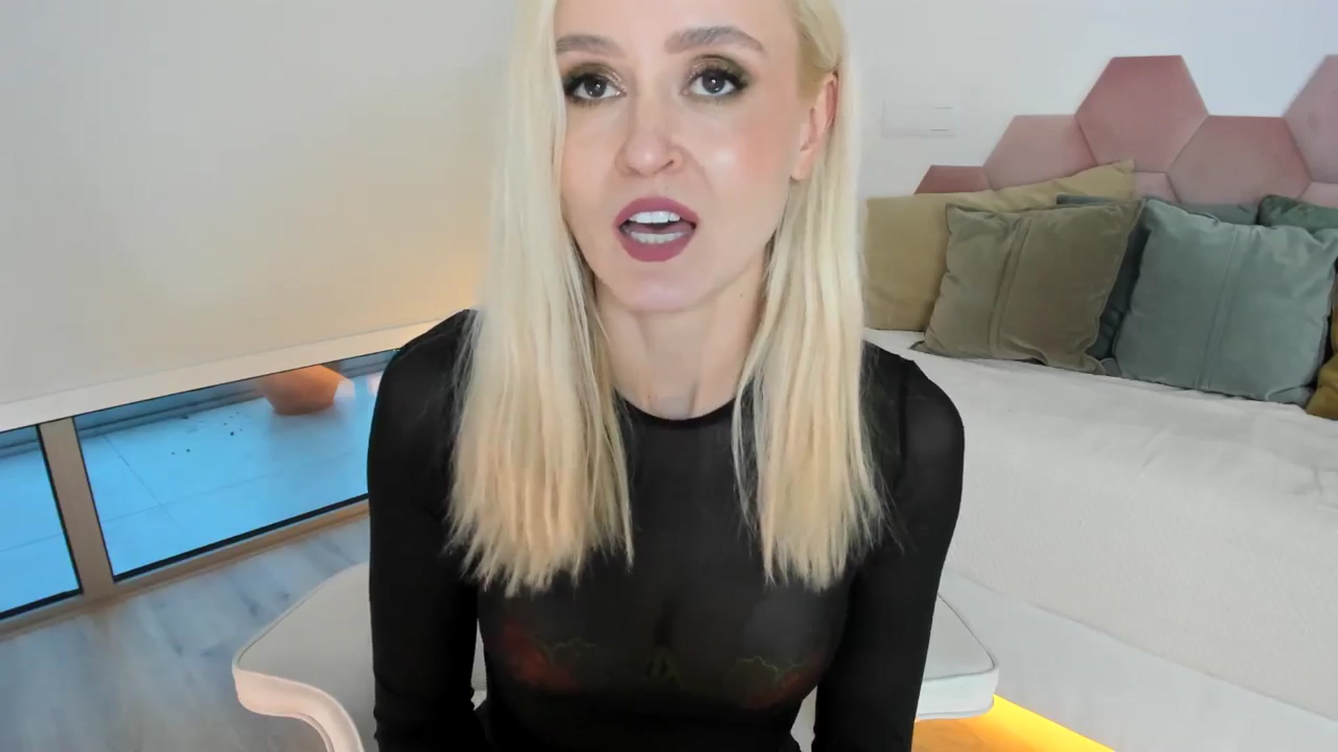 Gallery image thumbnail from AoifeOneal's myfreecams stream on, 05/02/2024, 19:49 image 16 of 20