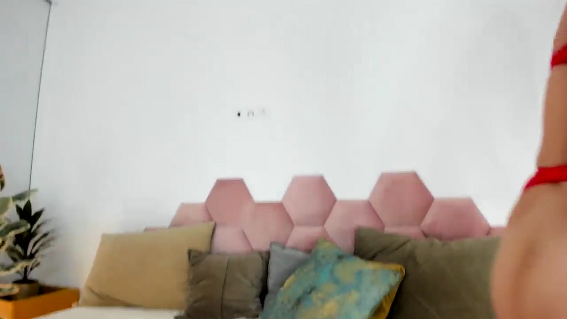 Gallery image thumbnail from AoifeOneal's myfreecams stream on, 05/15/2024, 20:31 image 2 of 20