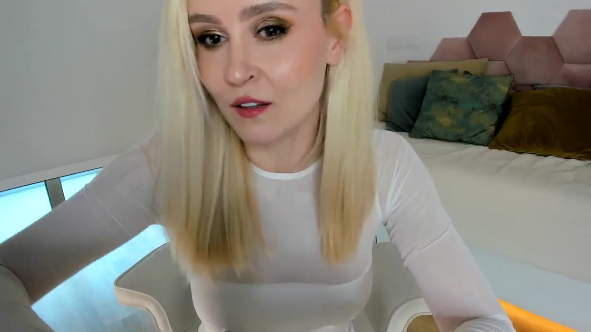 Gallery image thumbnail from AoifeOneal's myfreecams stream on, 05/16/2024, 19:01 image 4 of 20
