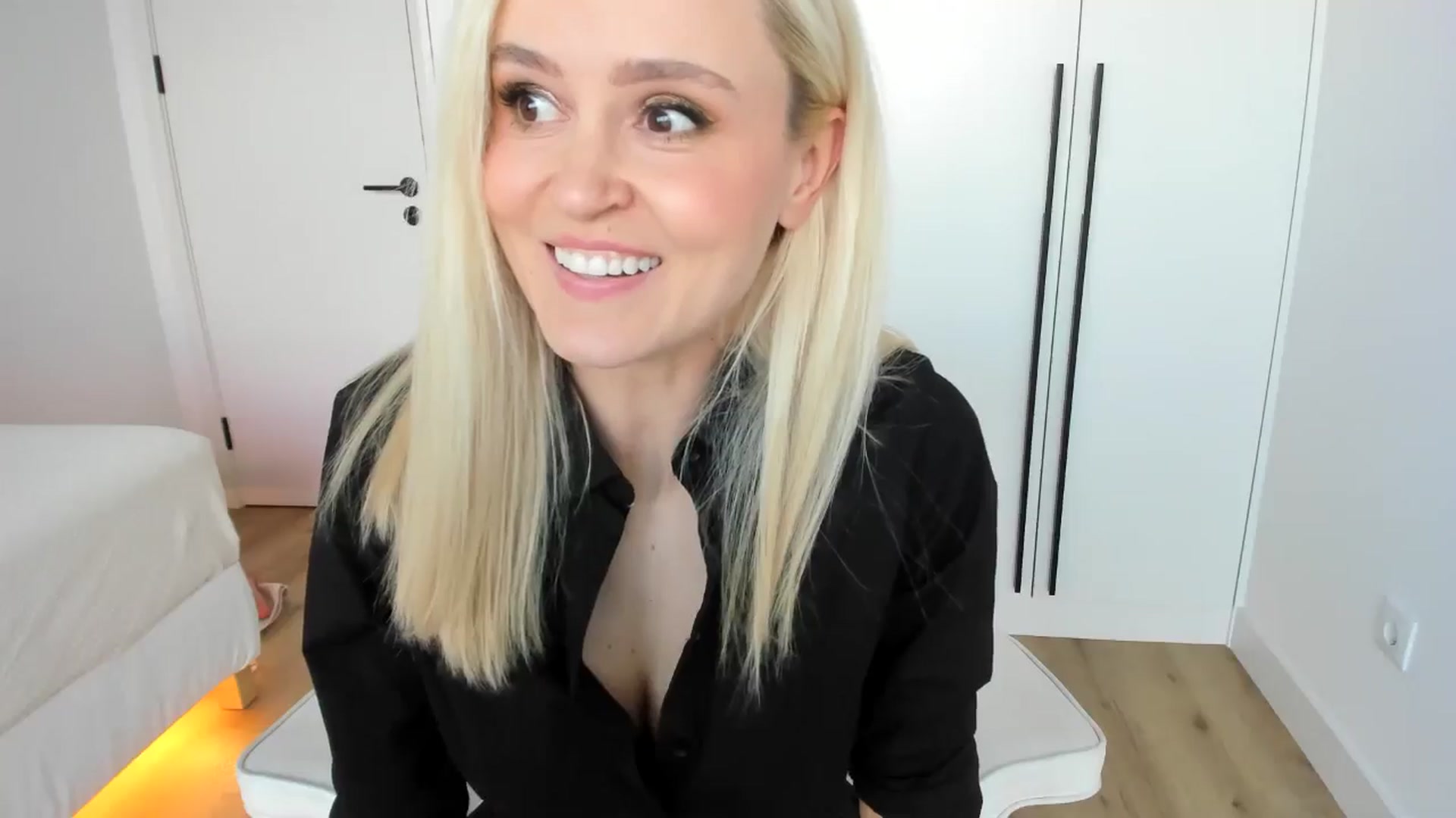 Gallery image thumbnail from AoifeOneal's myfreecams stream on, 05/22/2024, 19:41 image 20 of 20