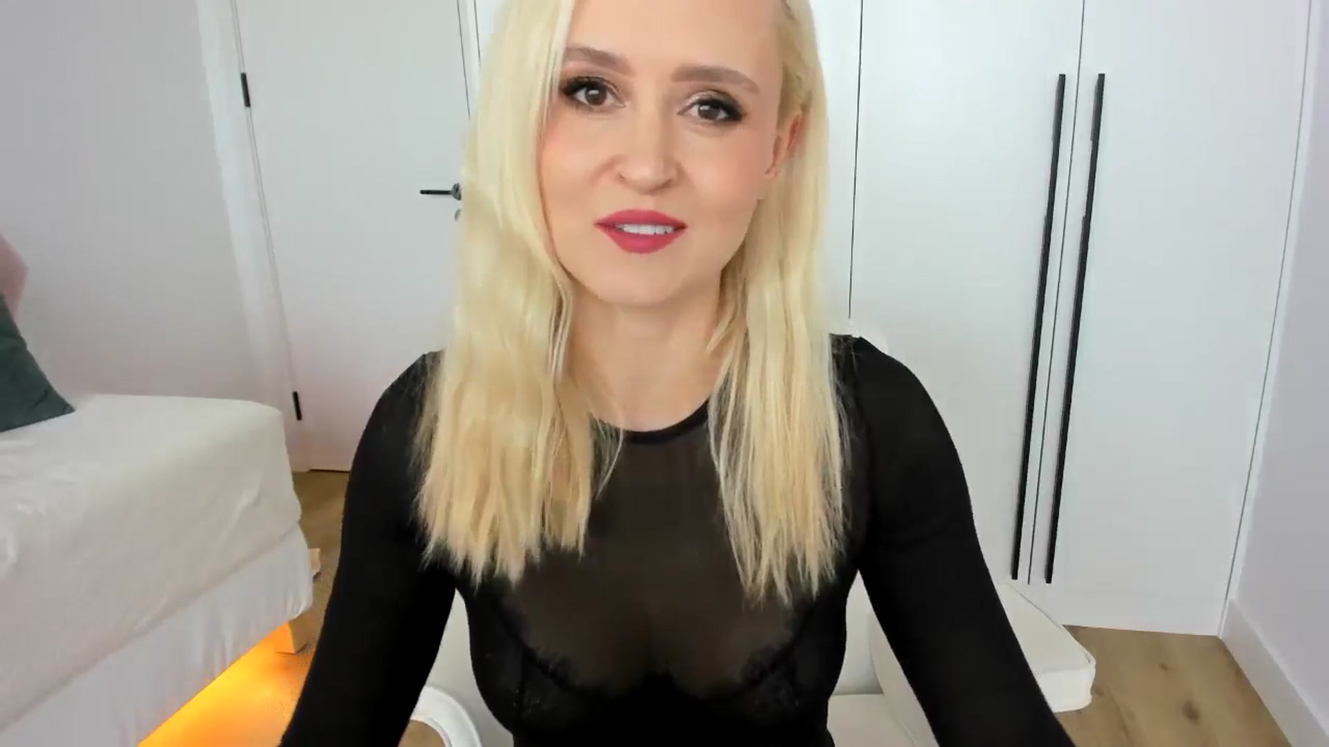 Gallery image thumbnail from AoifeOneal's myfreecams stream on, 05/30/2024, 19:30 image 5 of 20