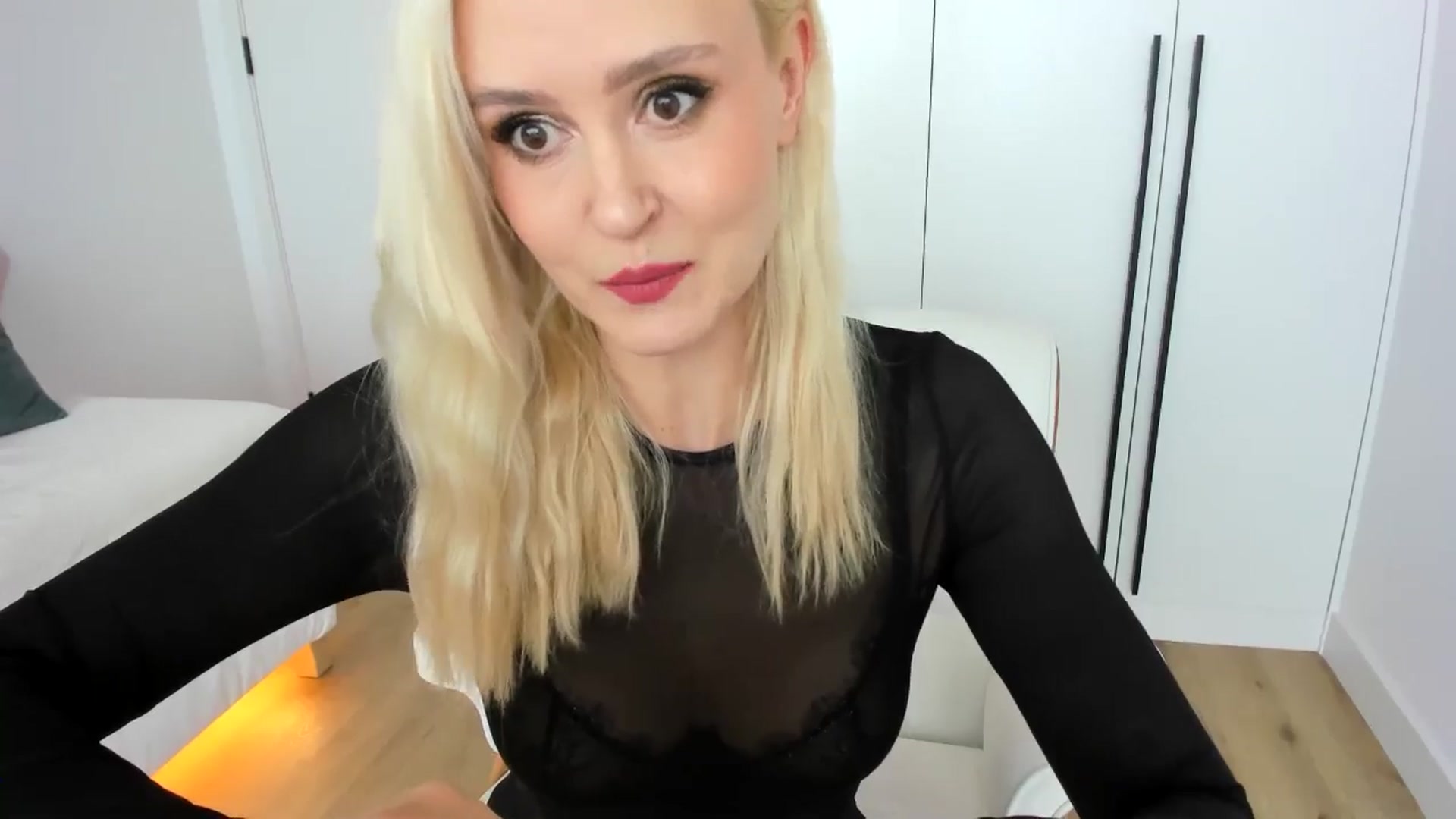 Gallery image thumbnail from AoifeOneal's myfreecams stream on, 05/30/2024, 19:30 image 4 of 20