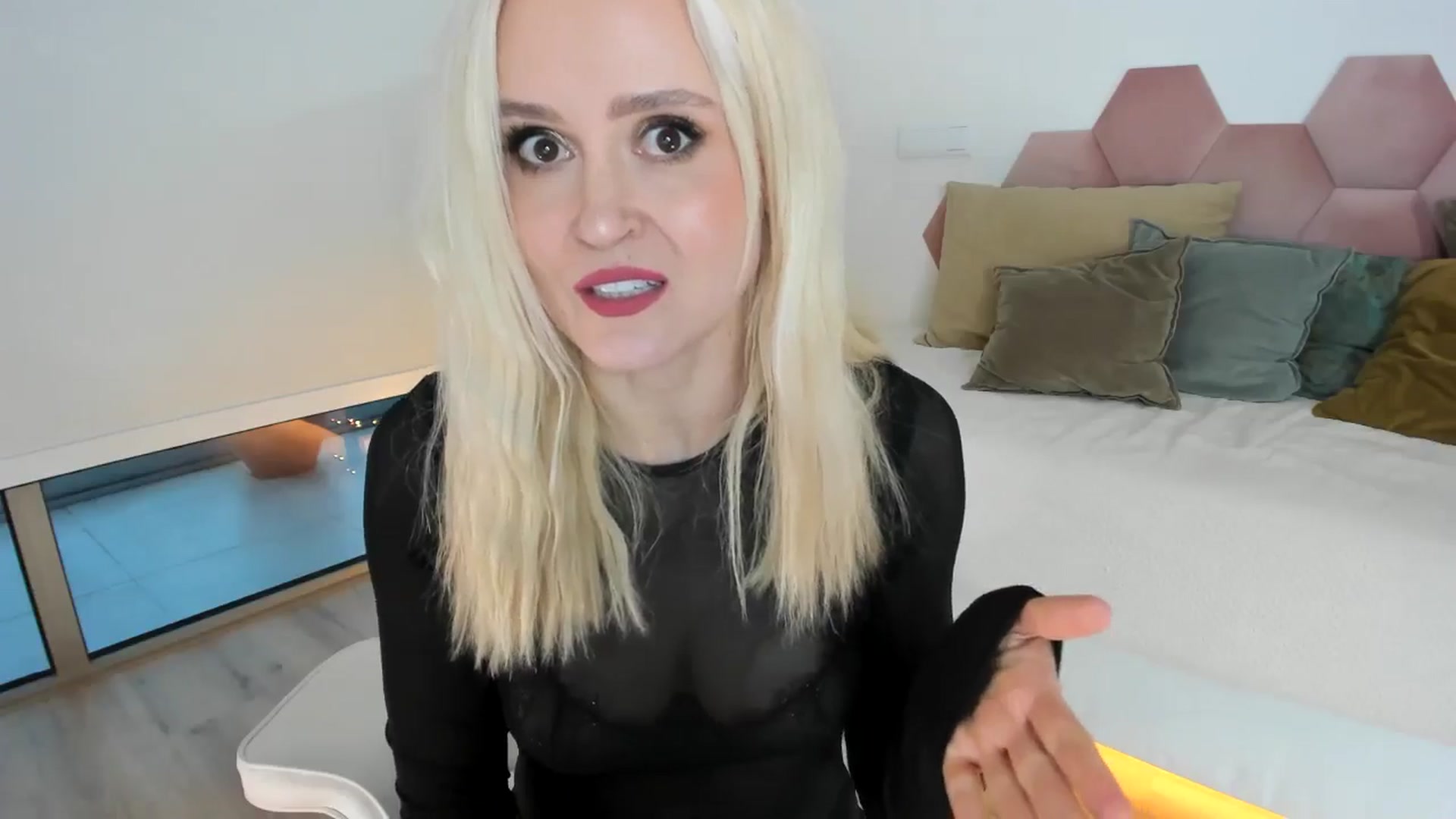 Gallery image thumbnail from AoifeOneal's myfreecams stream on, 05/30/2024, 21:13 image 2 of 20