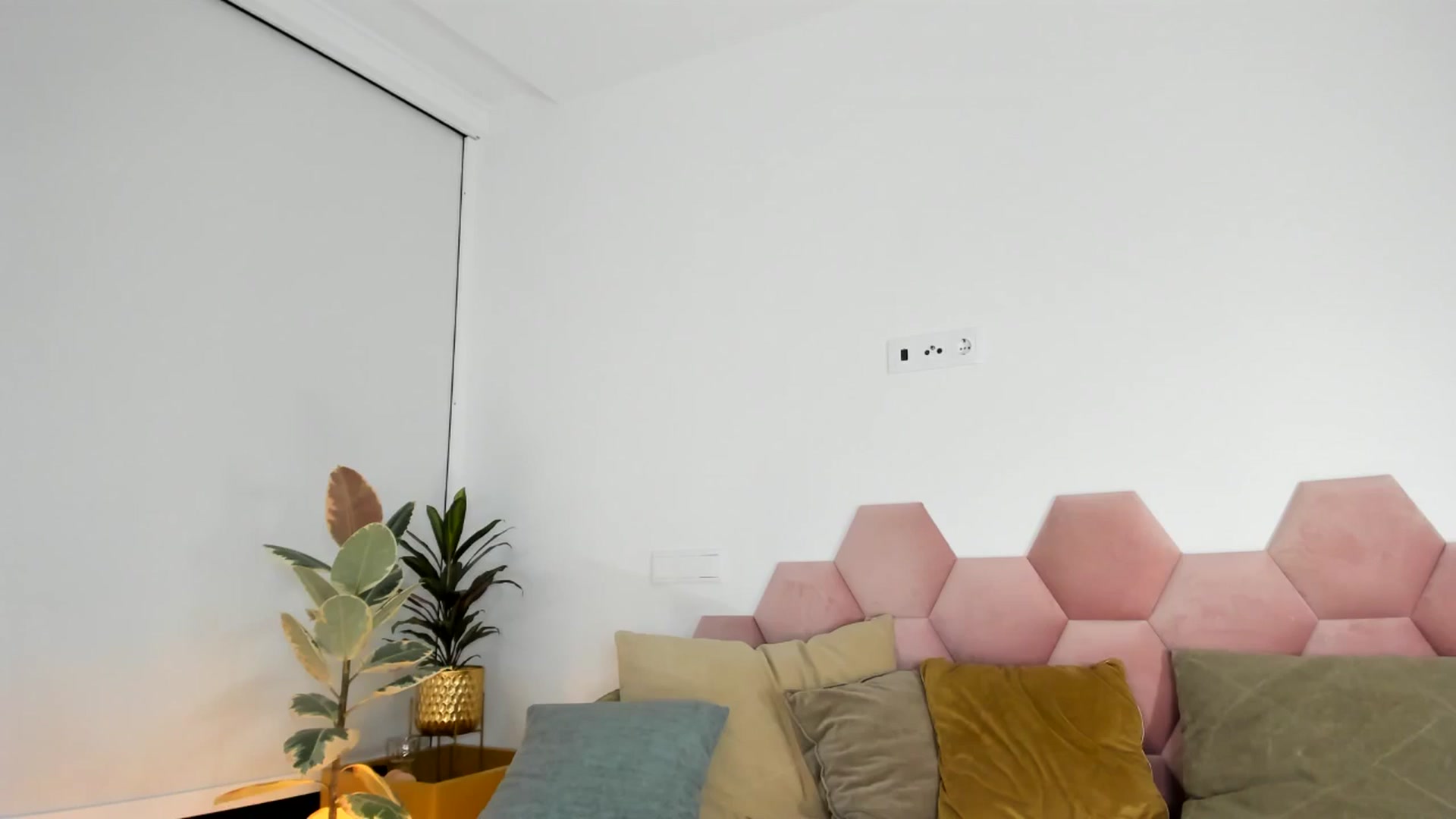 Gallery image thumbnail from AoifeOneal's myfreecams stream on, 06/20/2024, 21:05 image 19 of 20
