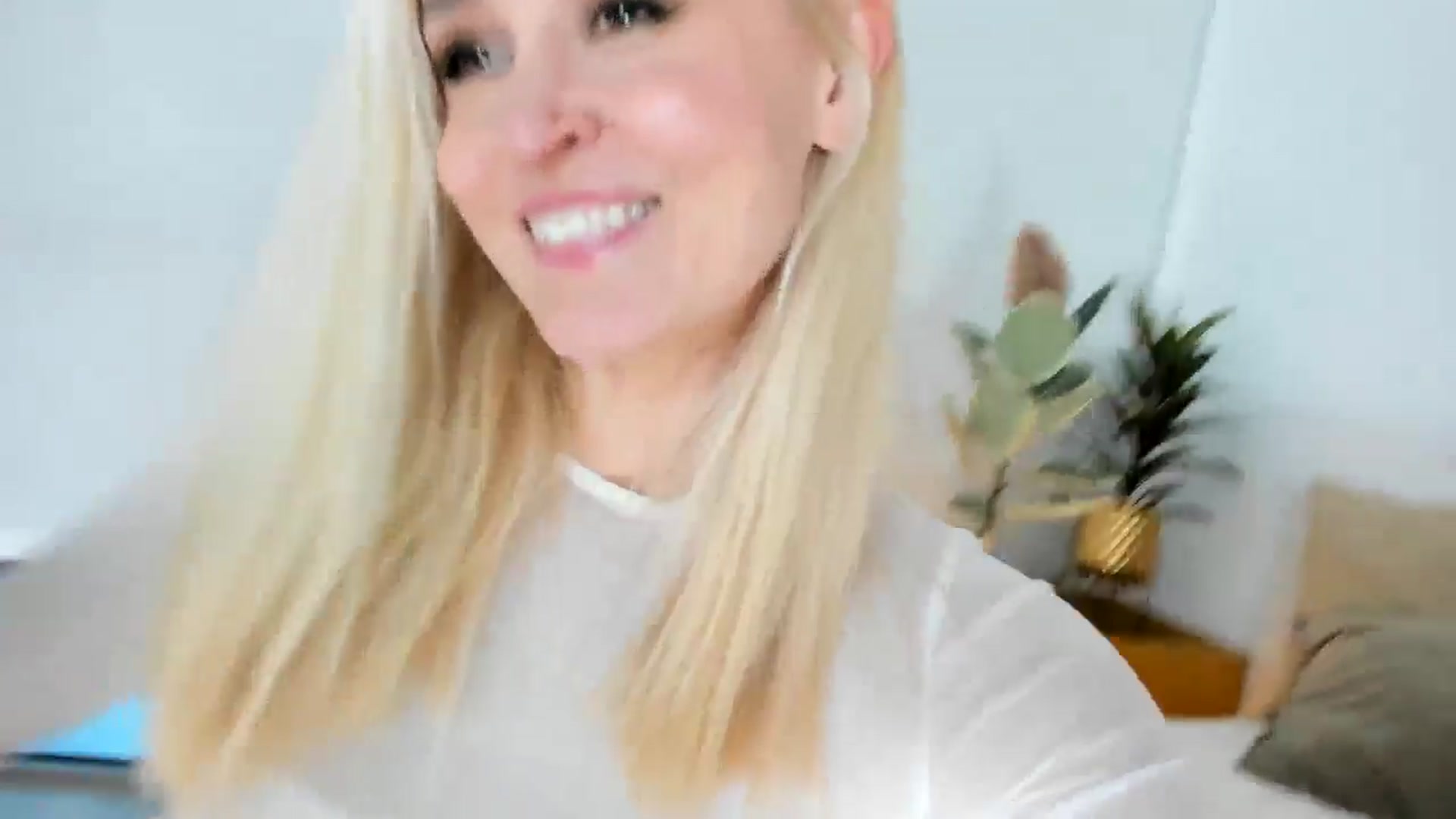 Gallery image thumbnail from AoifeOneal's myfreecams stream on, 06/23/2024, 20:42 image 11 of 20